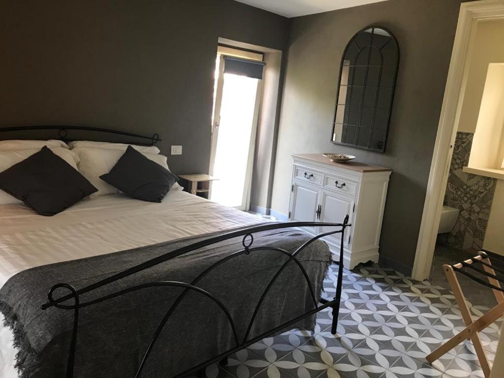 Suite with Balcony - Photo 2