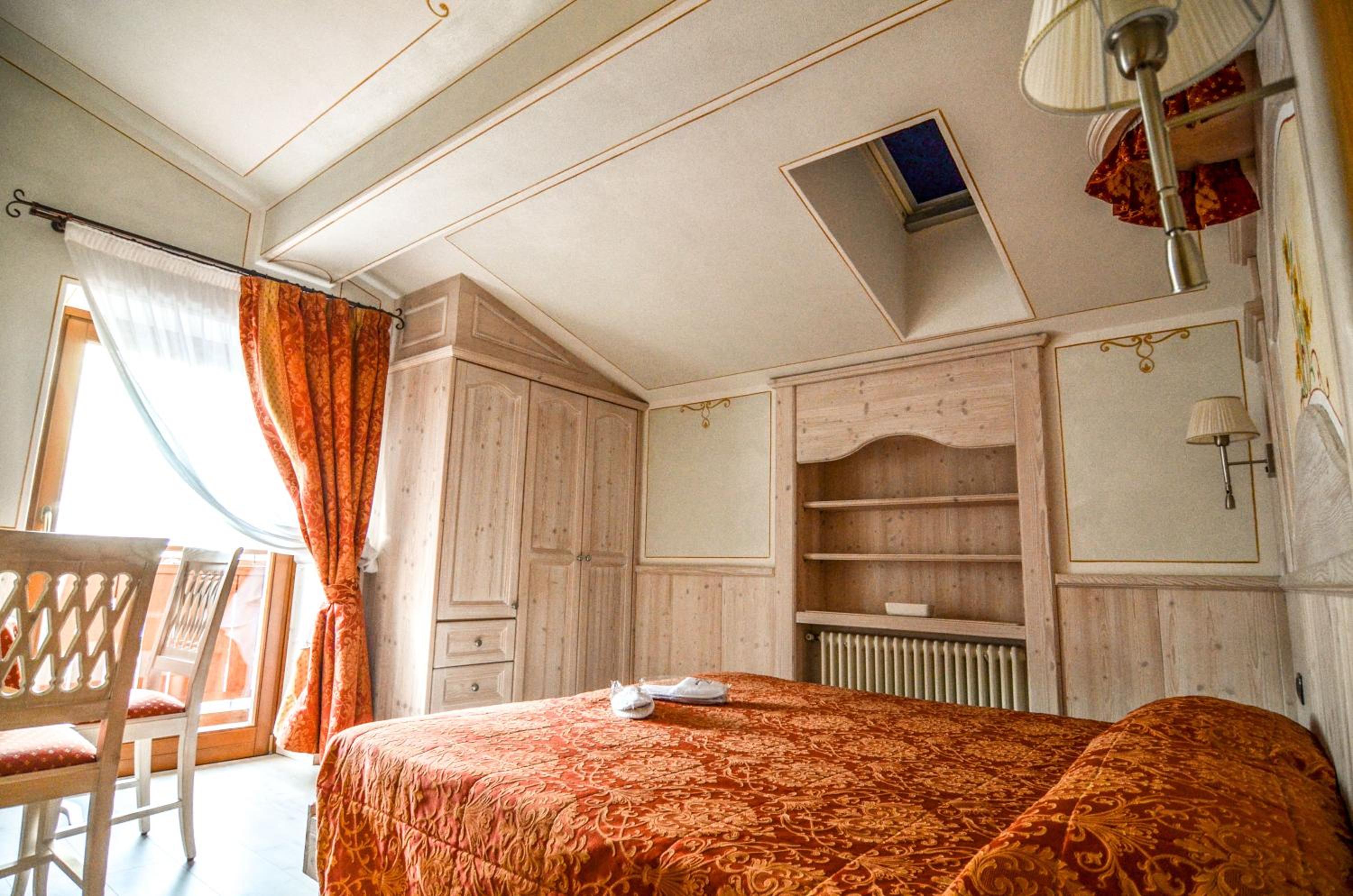 Double Room - Photo 16