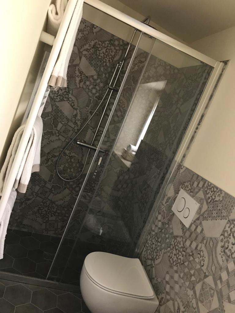 Suite with Balcony - Photo 6