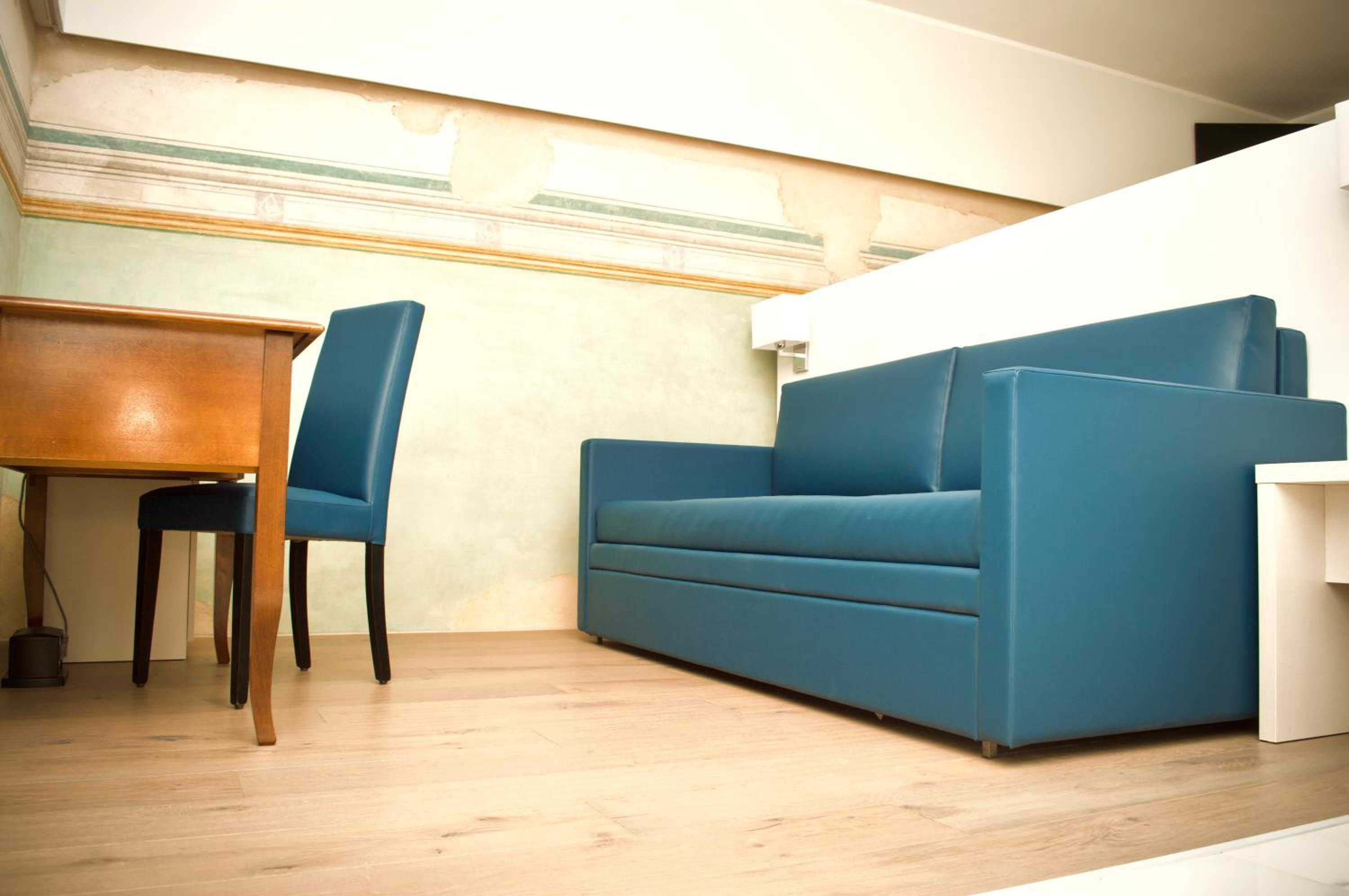 Deluxe Double or Twin Room with City View - Photo 6