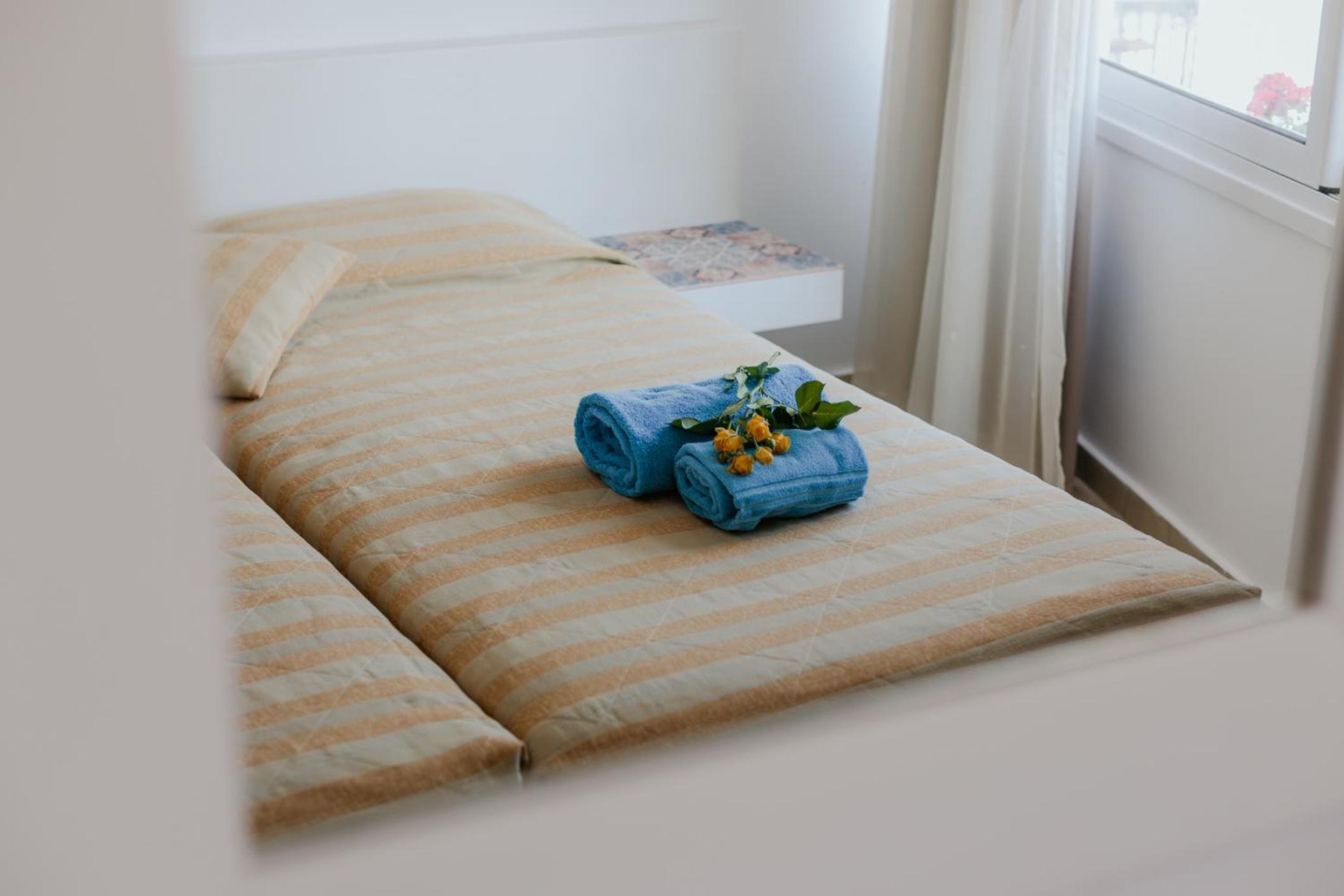Double or Twin Room with City View photo 2