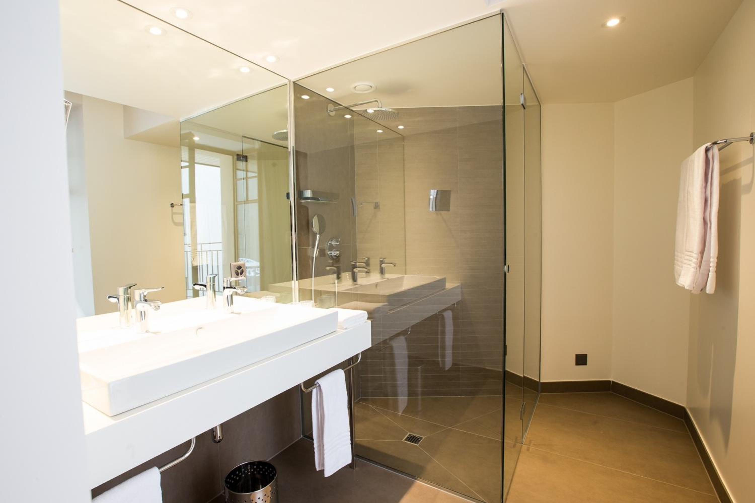 Deluxe Double or Twin Room - Photo 5