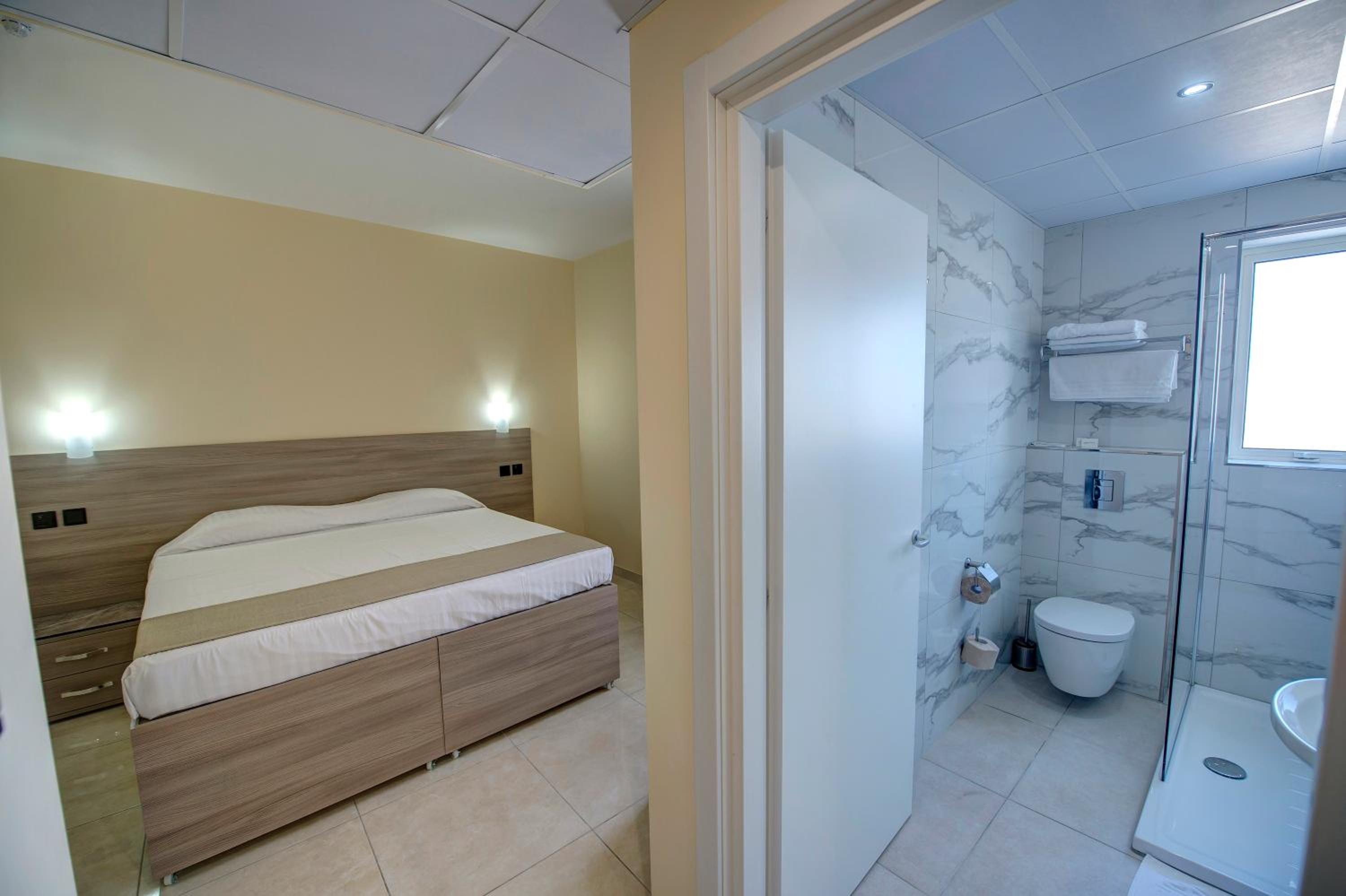 Standard Twin Room with Balcony
