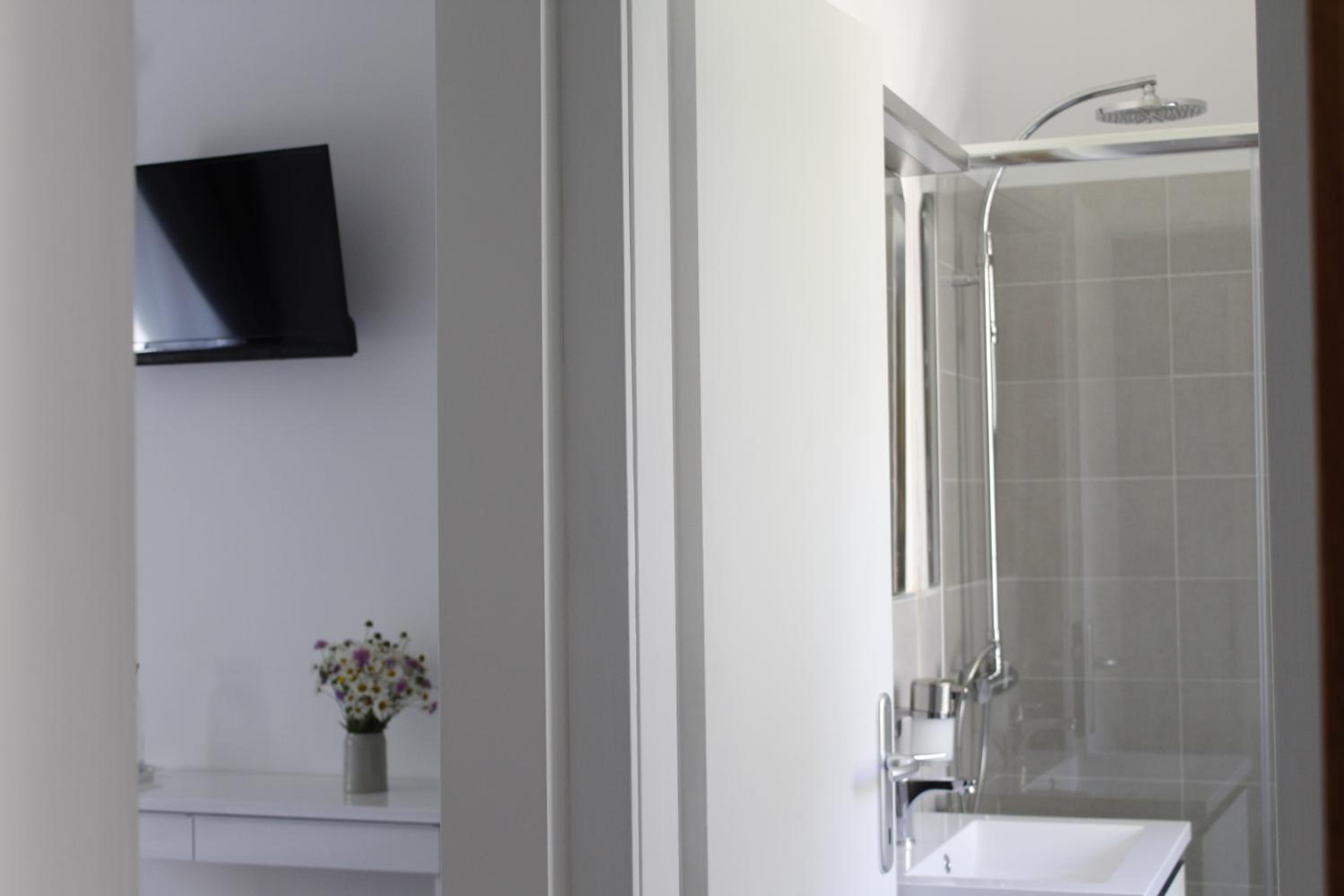 Double Room with Private Bathroom photo 3