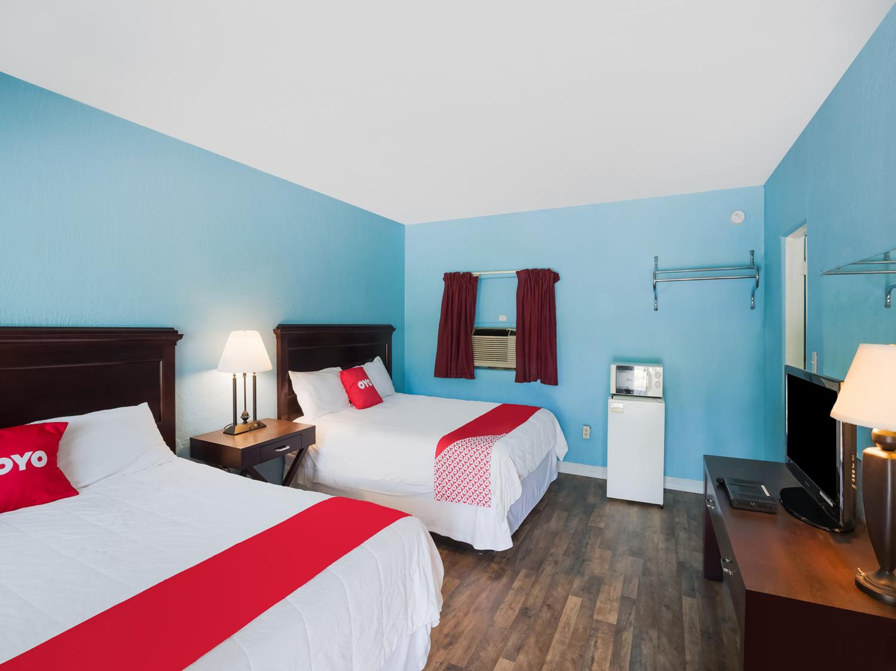 Queen Room With Two Queen Beds photo 2