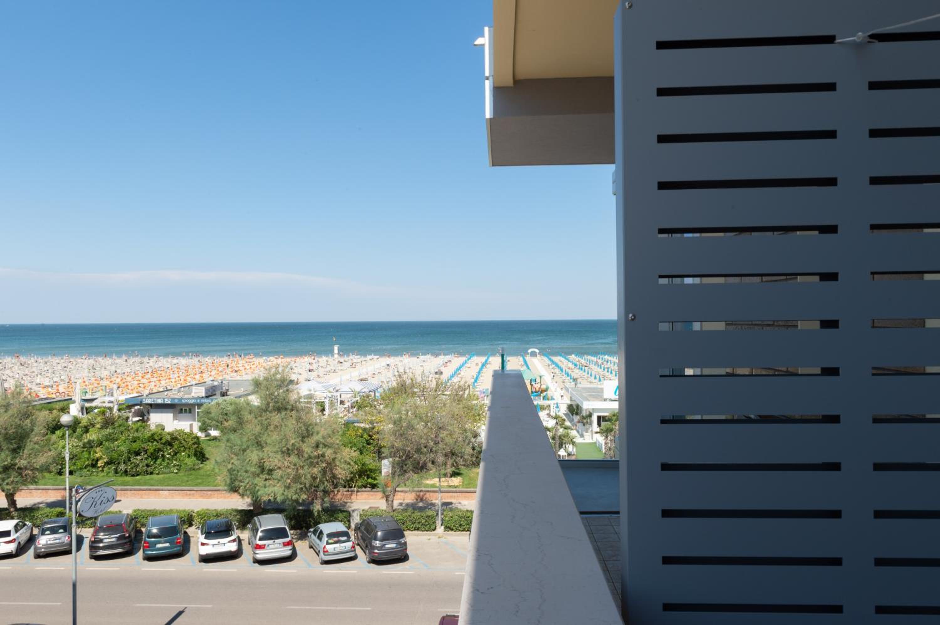Deluxe Triple Room with Side Sea View - Photo 7