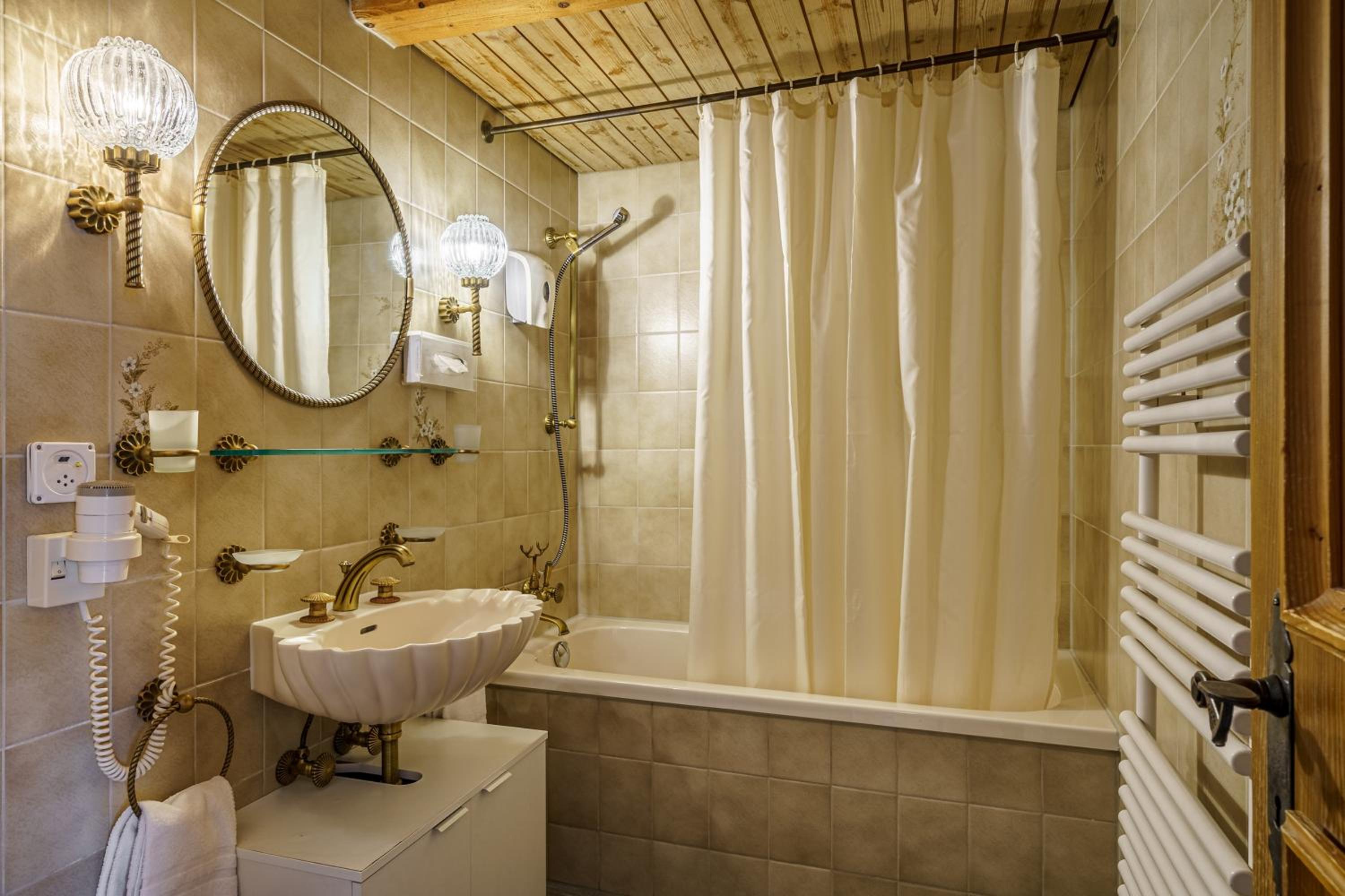 Superior Double Room - Photo 10