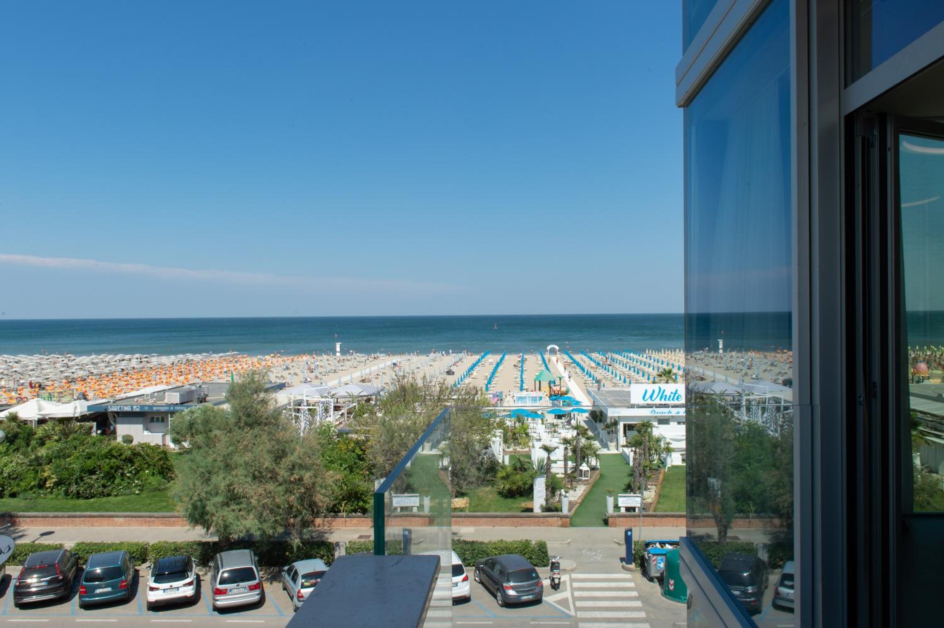 Queen Suite Sea Front - Photo 8