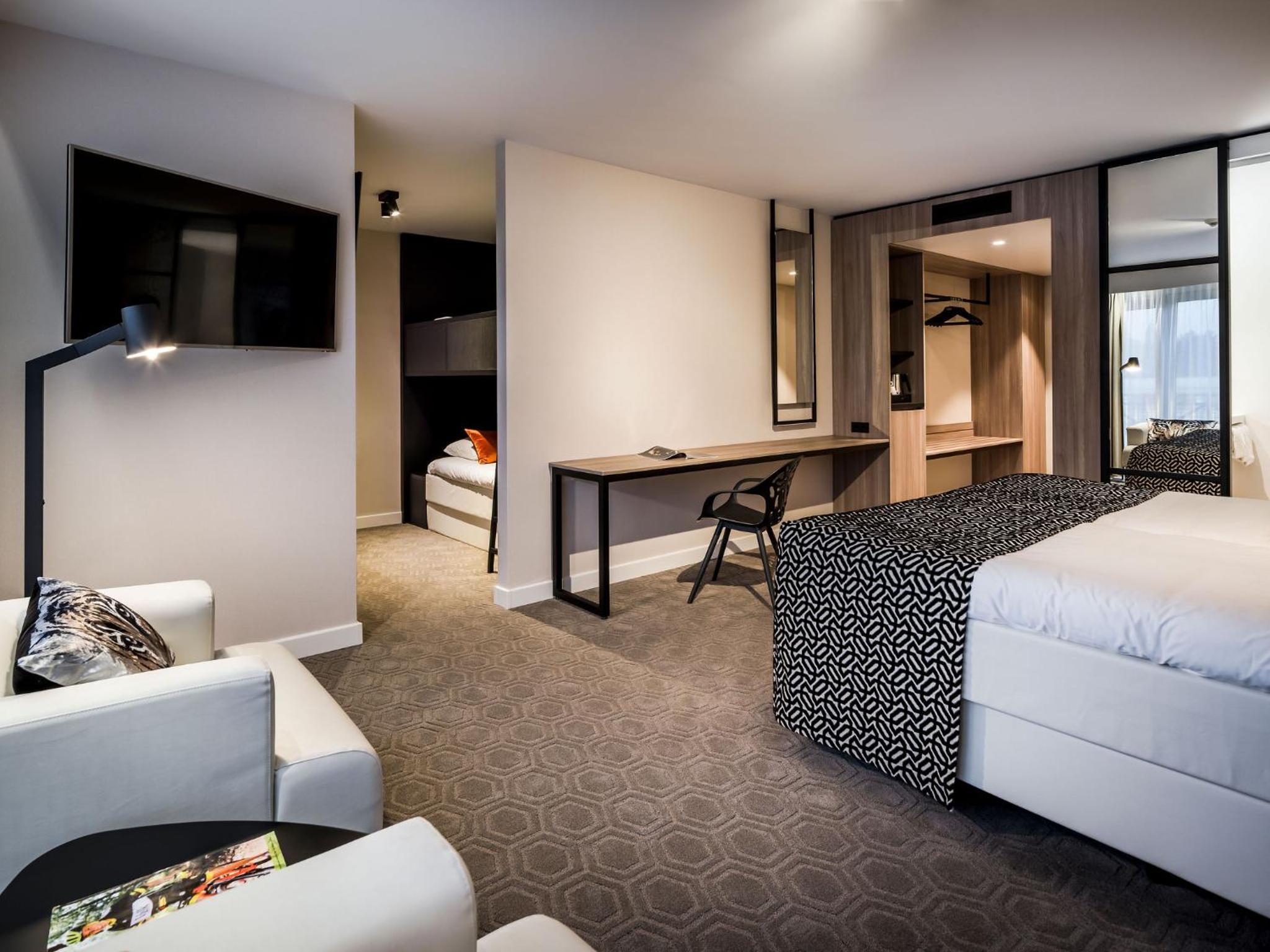 Deluxe Family Room - Photo 1