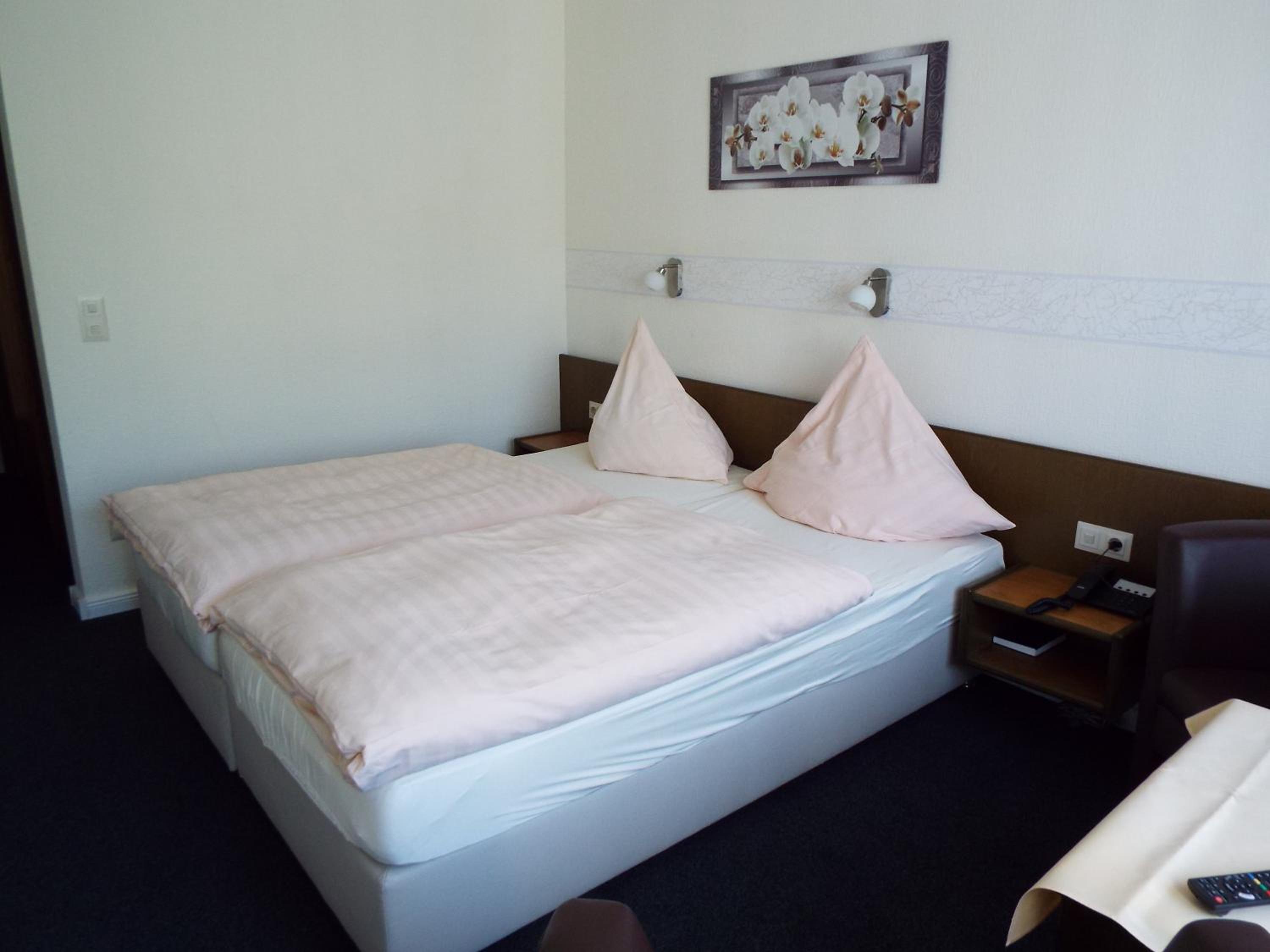 Double Room with River View - Photo 2