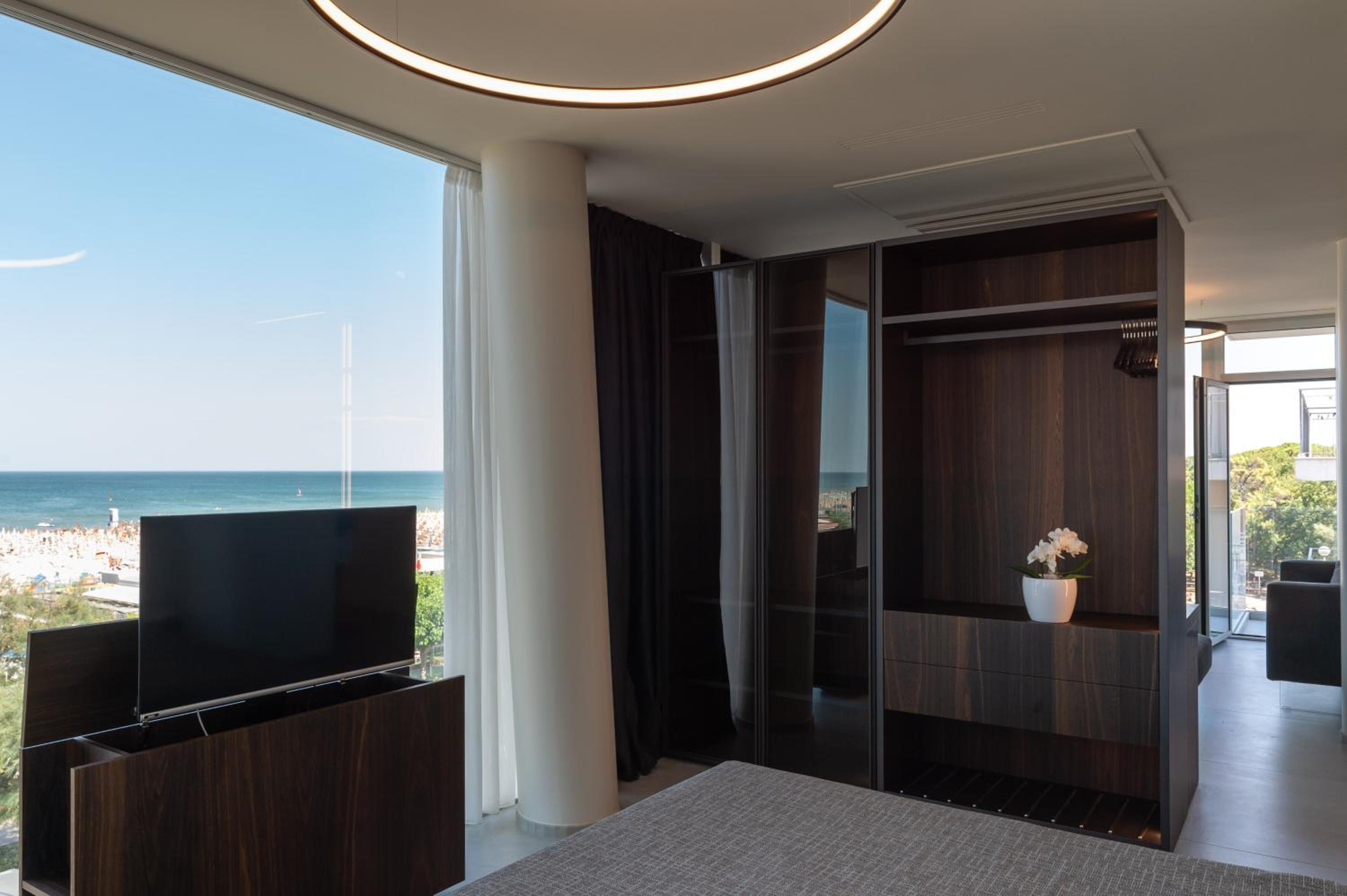 Queen Suite Sea Front - Photo 2