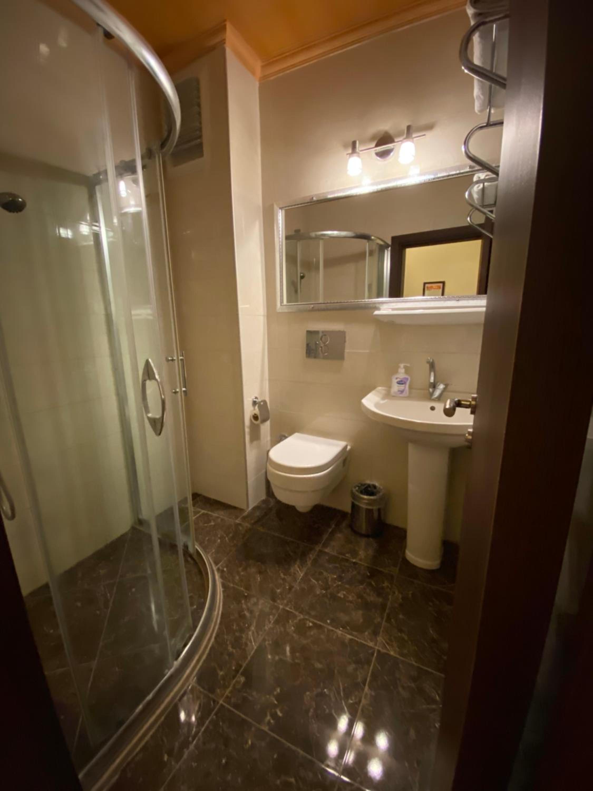 Double Room with Balcony - Photo 22