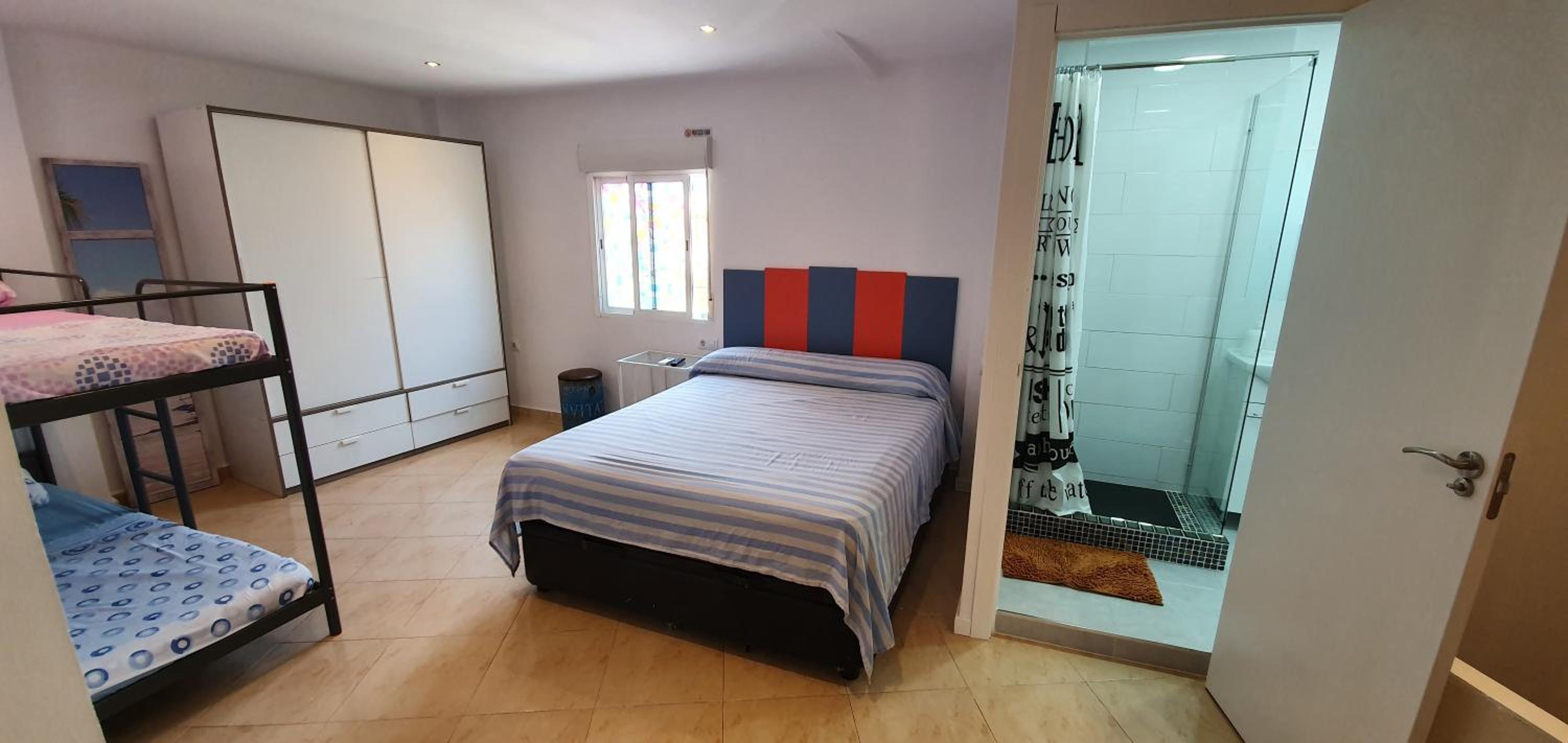 Habitación familiar con baño privado