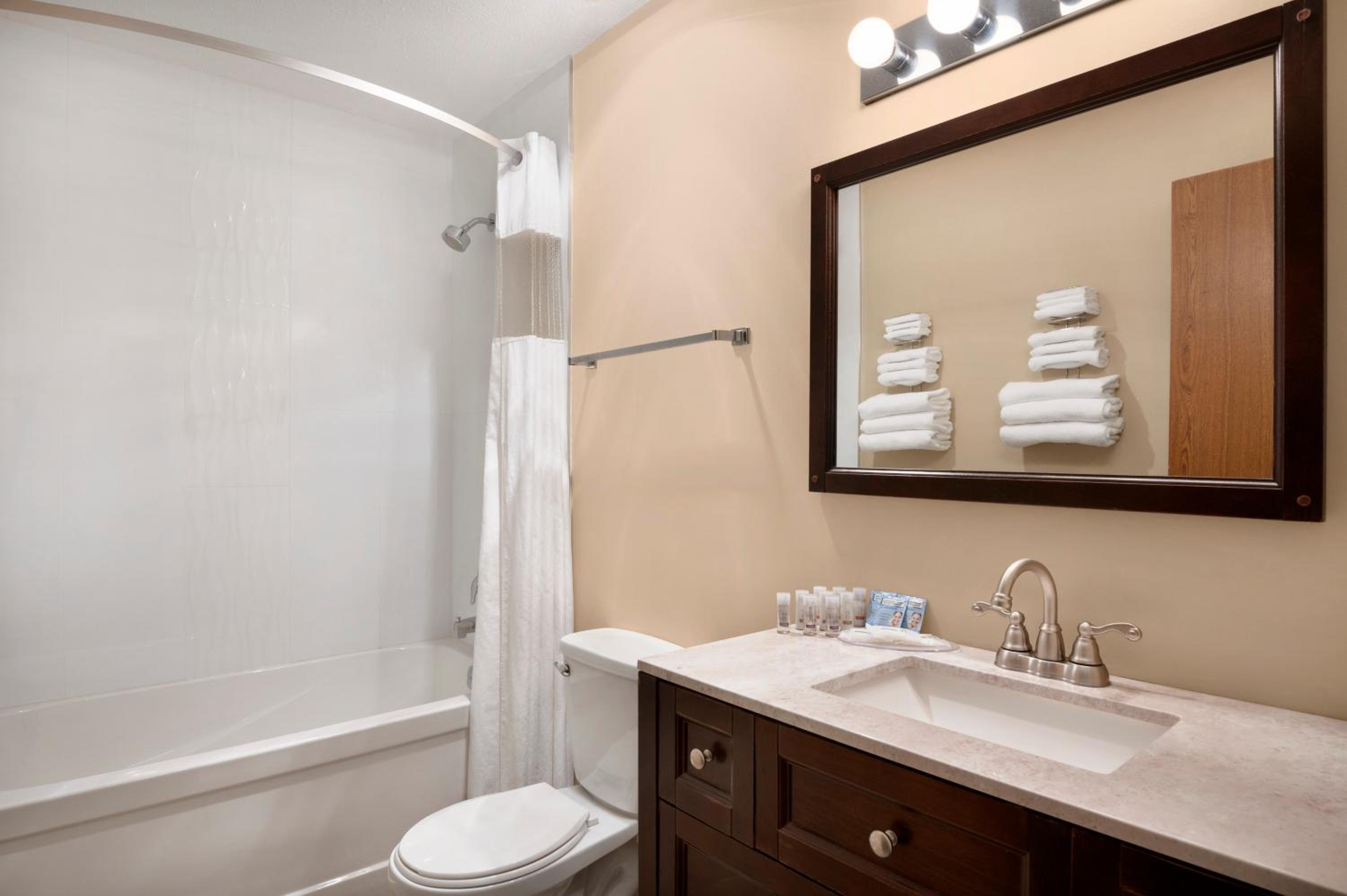 Studio Suite with Three Queen Beds (Pool Level)  - Photo 2