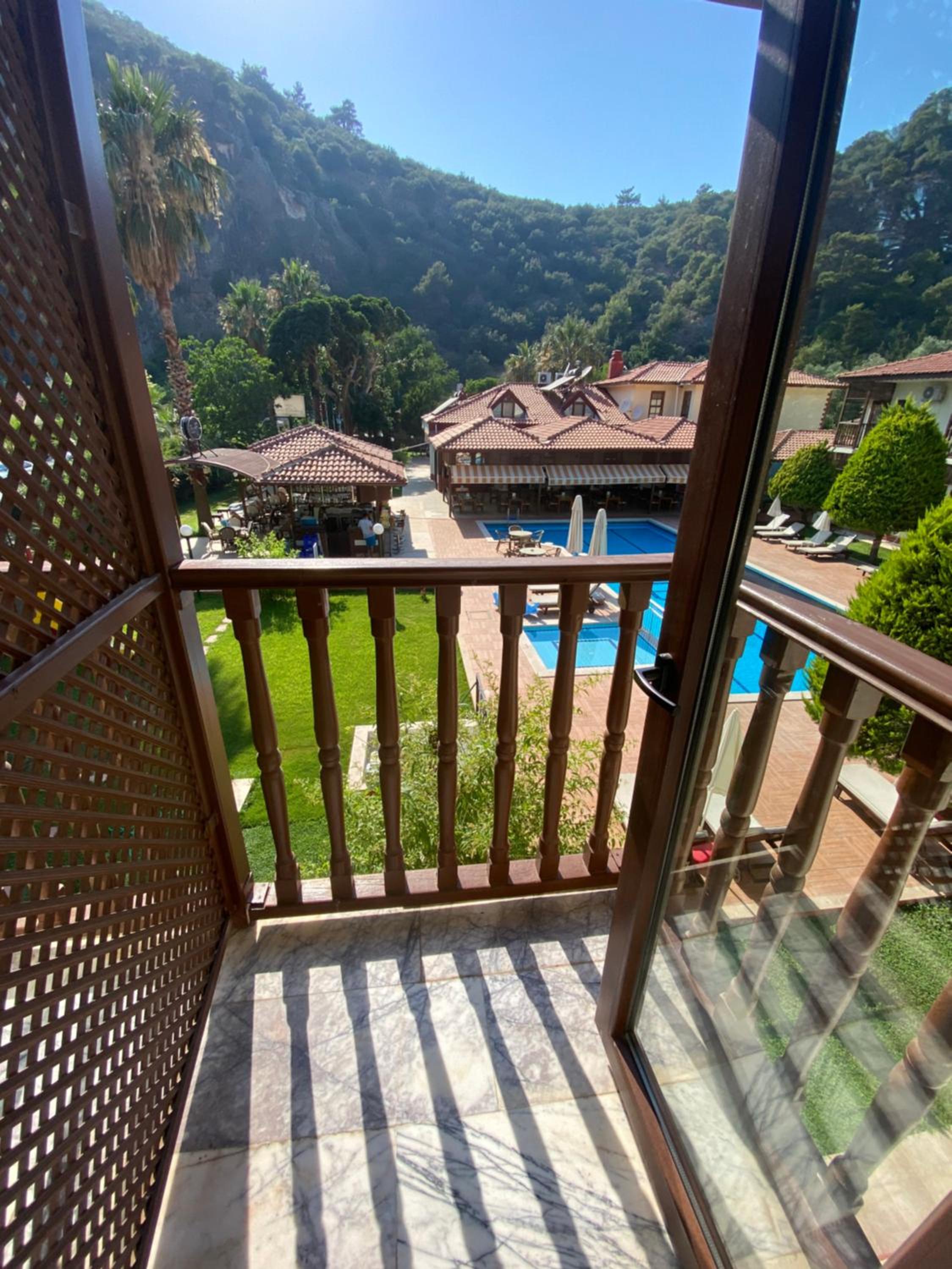 Double Room with Balcony - Photo 6