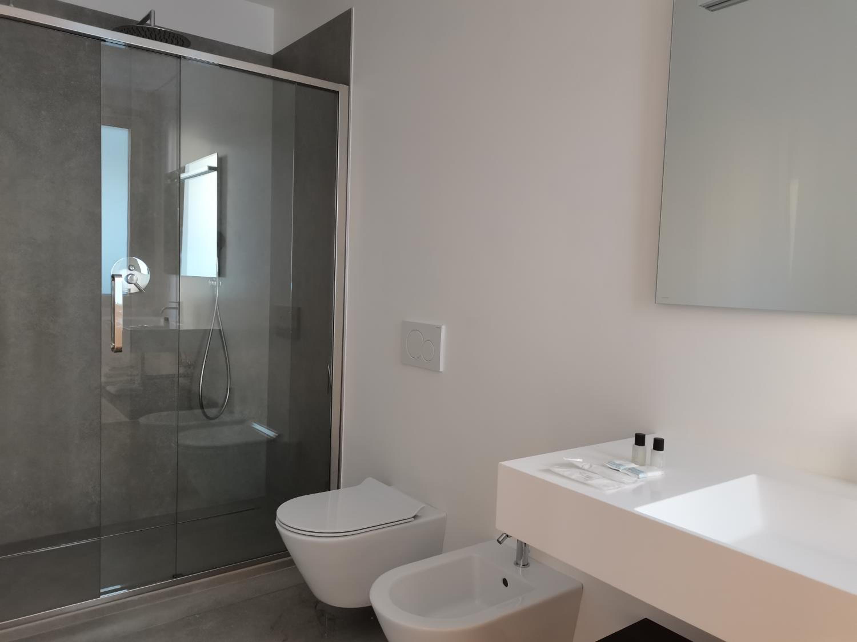 Junior Suite with Side Sea View - Photo 4