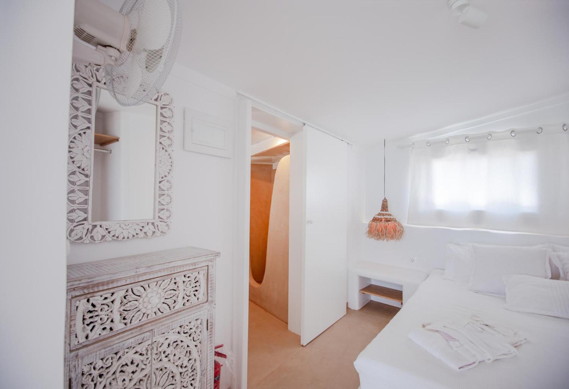 One-Bedroom House photo 1
