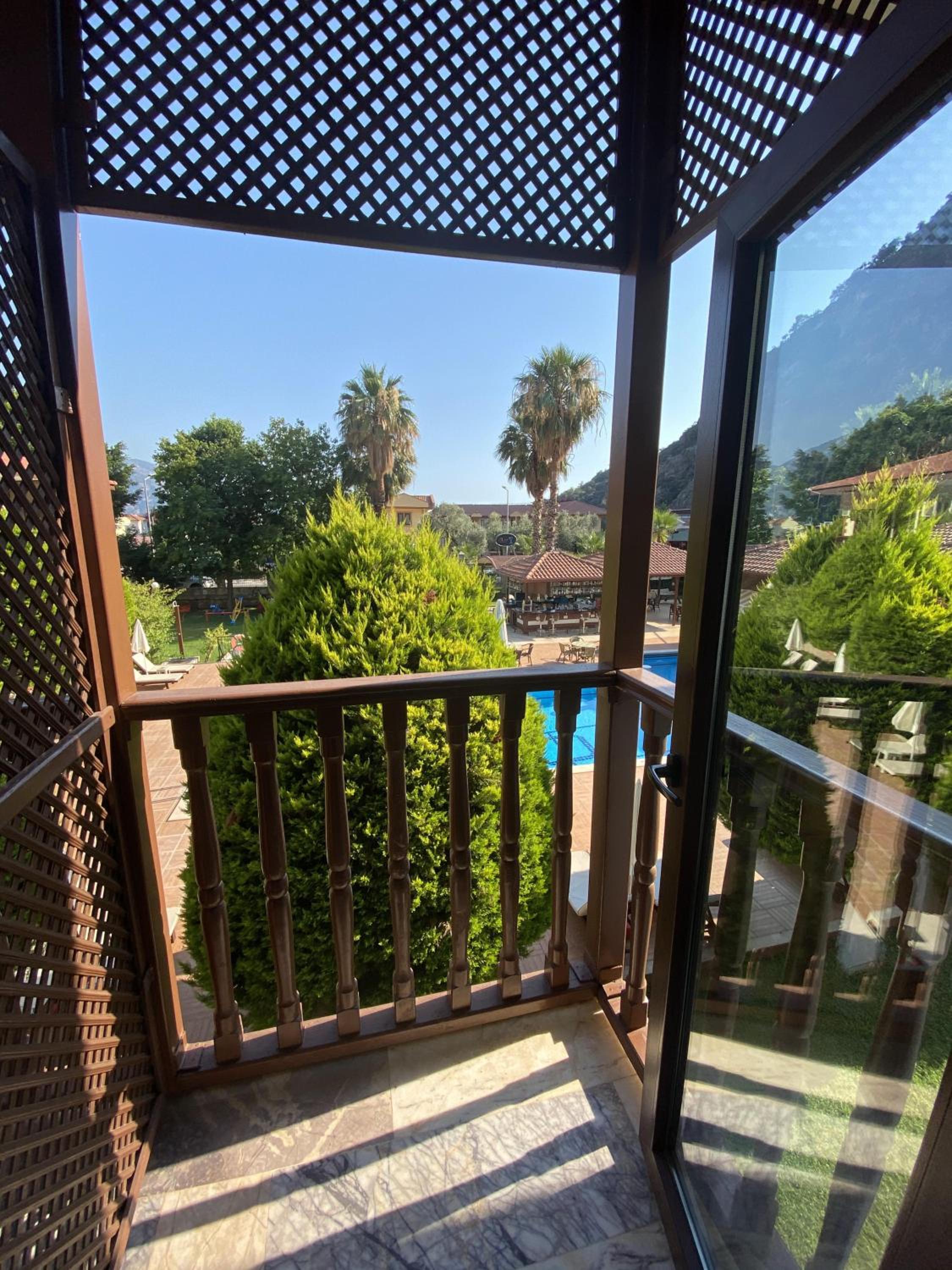 Double Room with Balcony - Photo 4