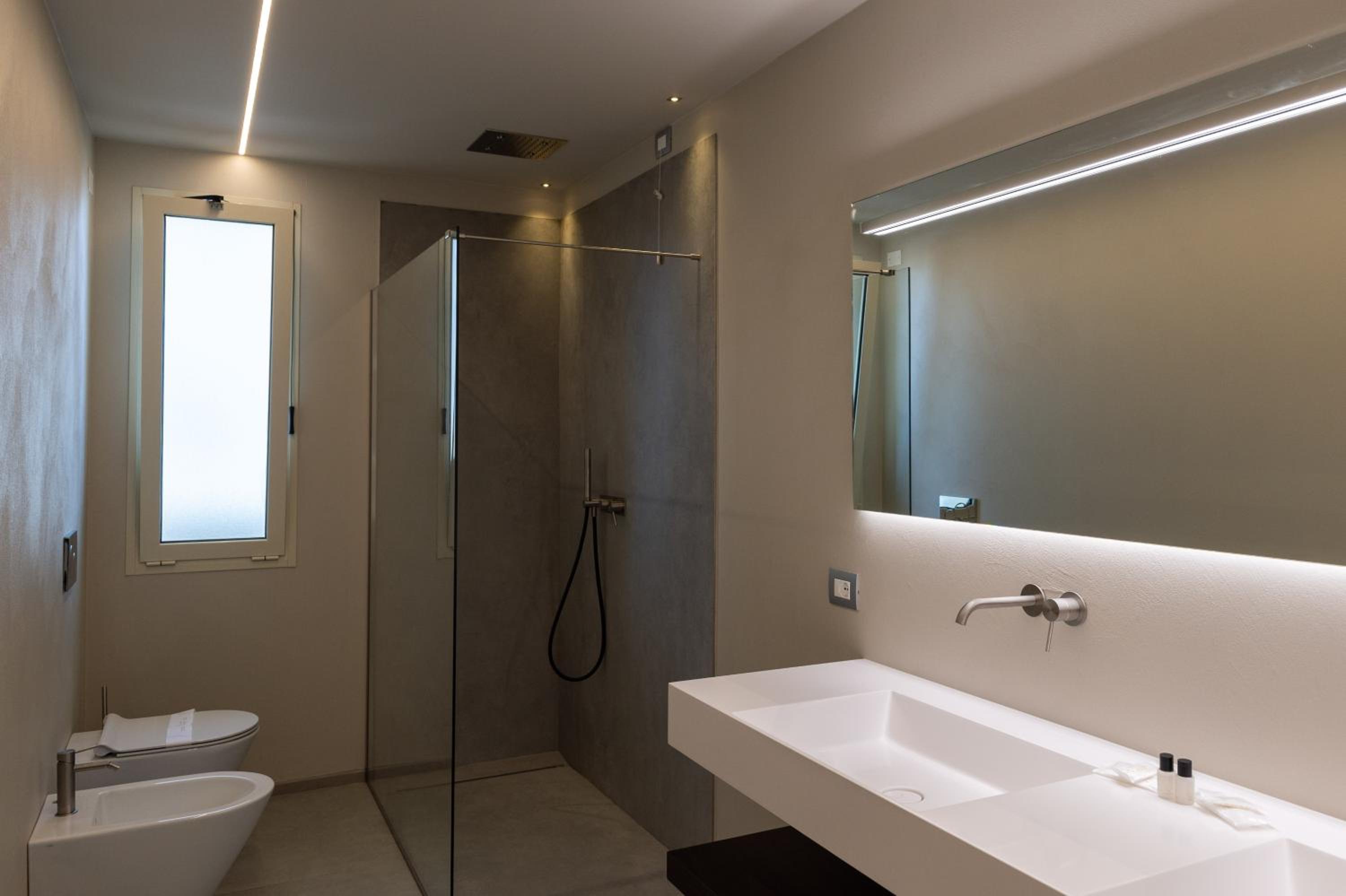 Queen Suite Sea Front - Photo 5