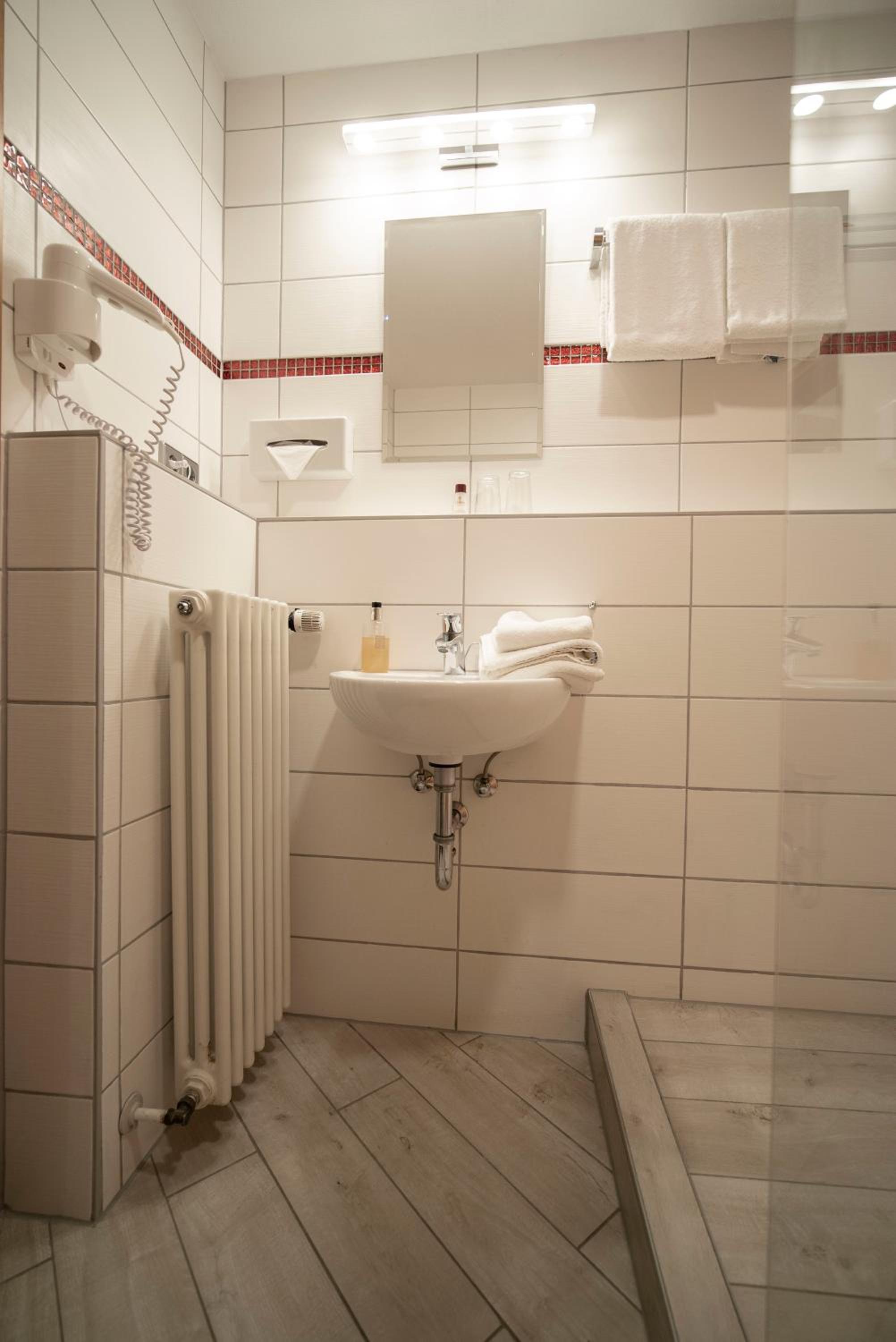 Double Room - Photo 13