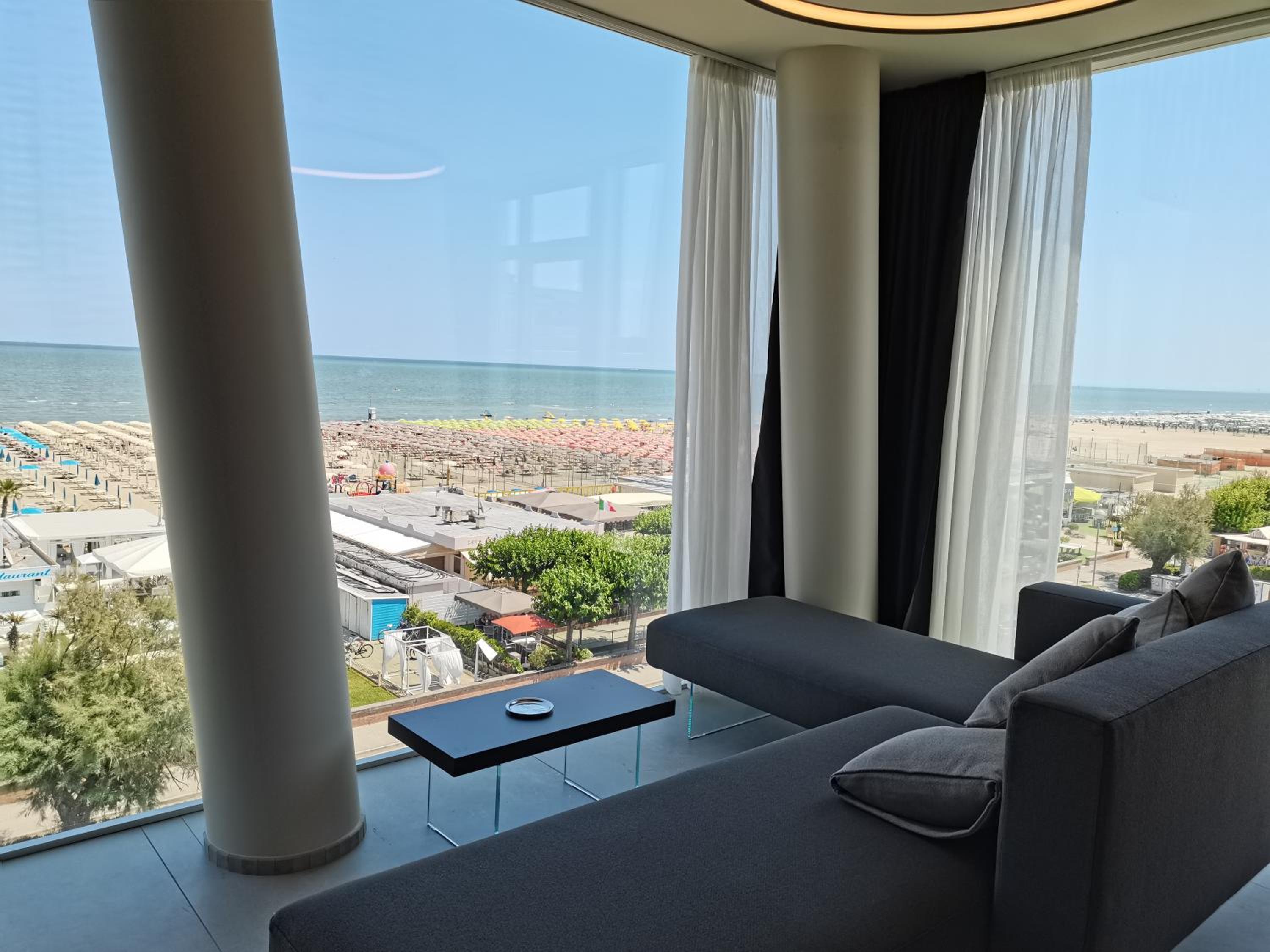 Queen Suite Sea Front - Photo 9