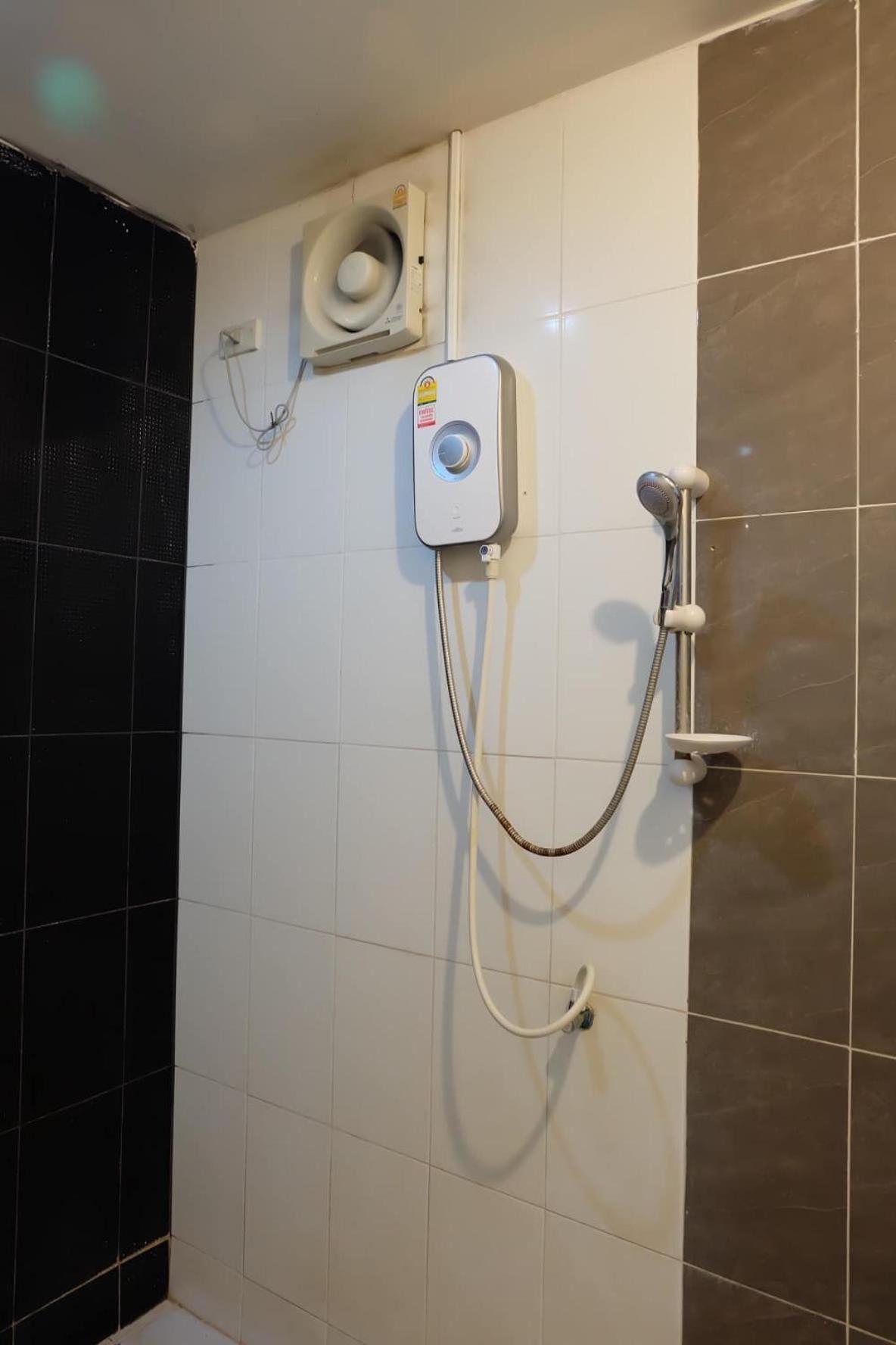 Twin Room with Private Bathroom photo 3