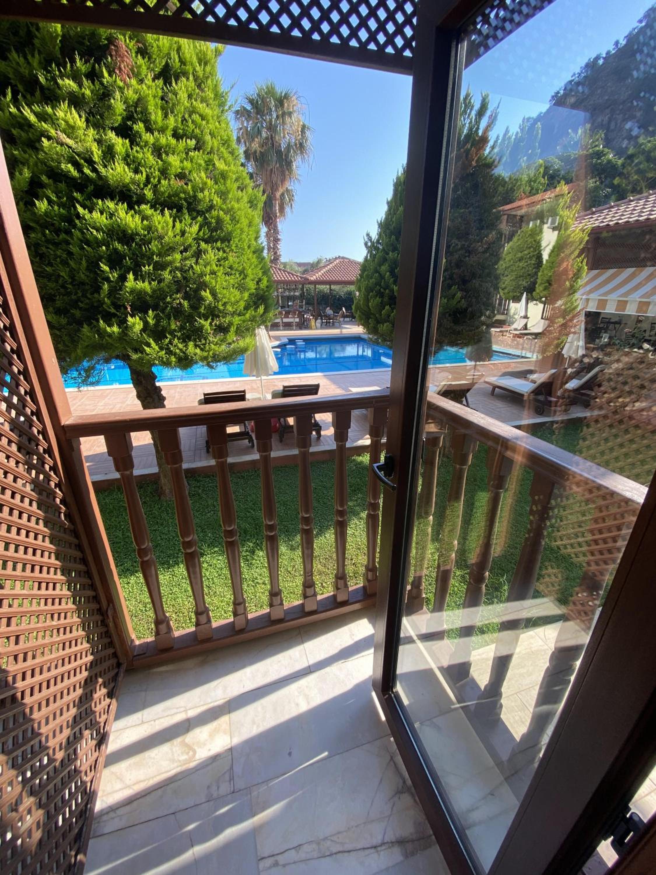 Double Room with Balcony - Photo 2