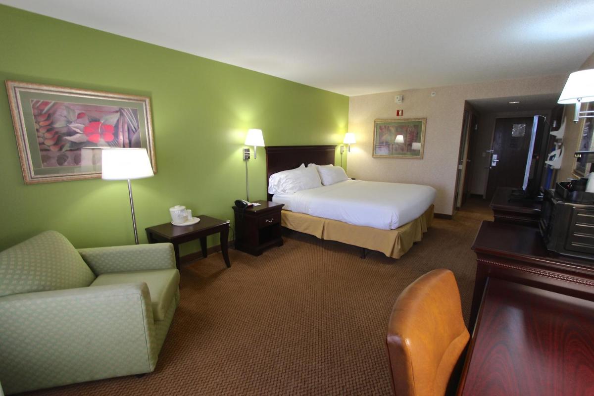 Deluxe King Room - Mobility Access/Non-Smoking photo 1