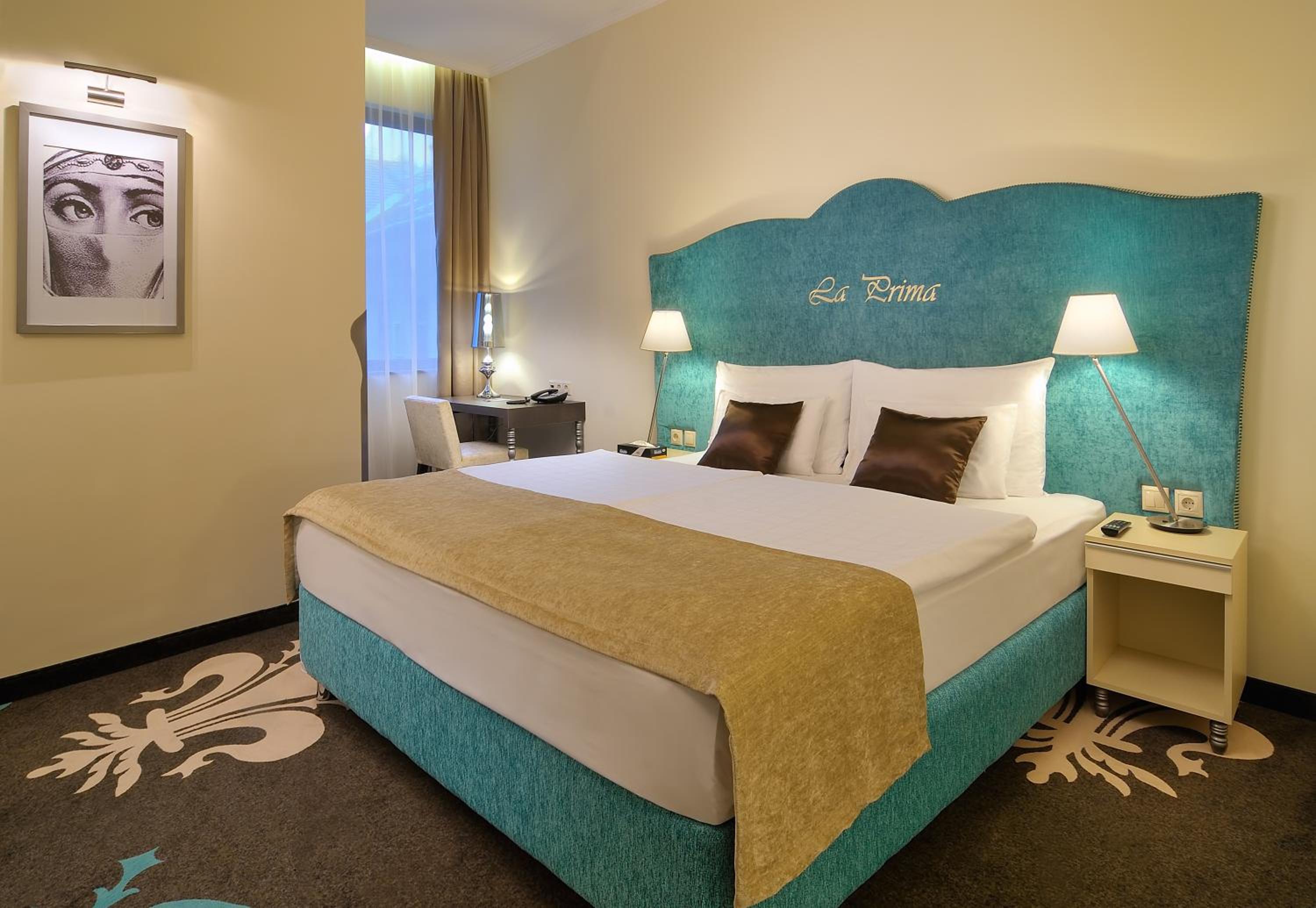 Deluxe Double or Twin Room thumbnail 5