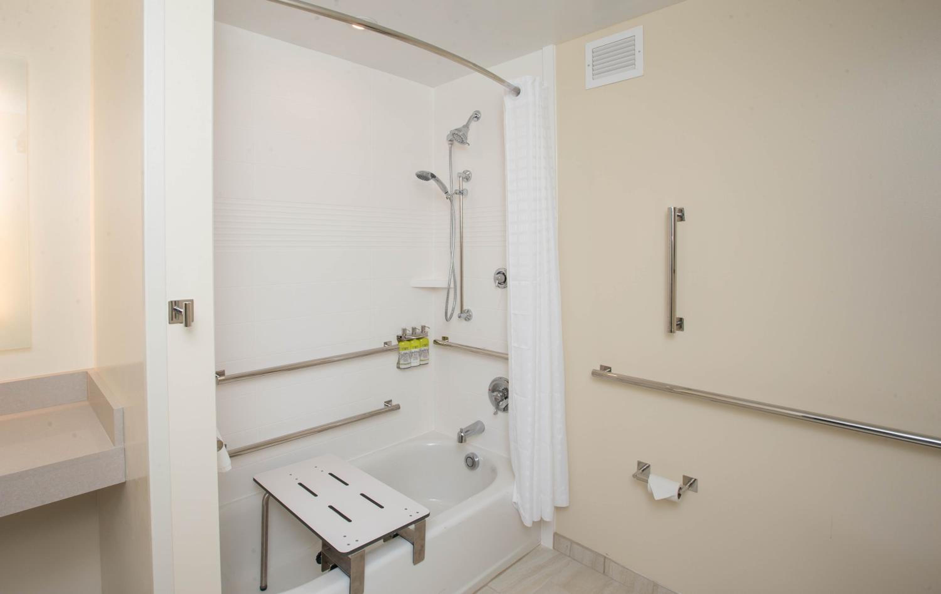 King Room - Mobility Access Tub/Non-Smoking - Photo 10