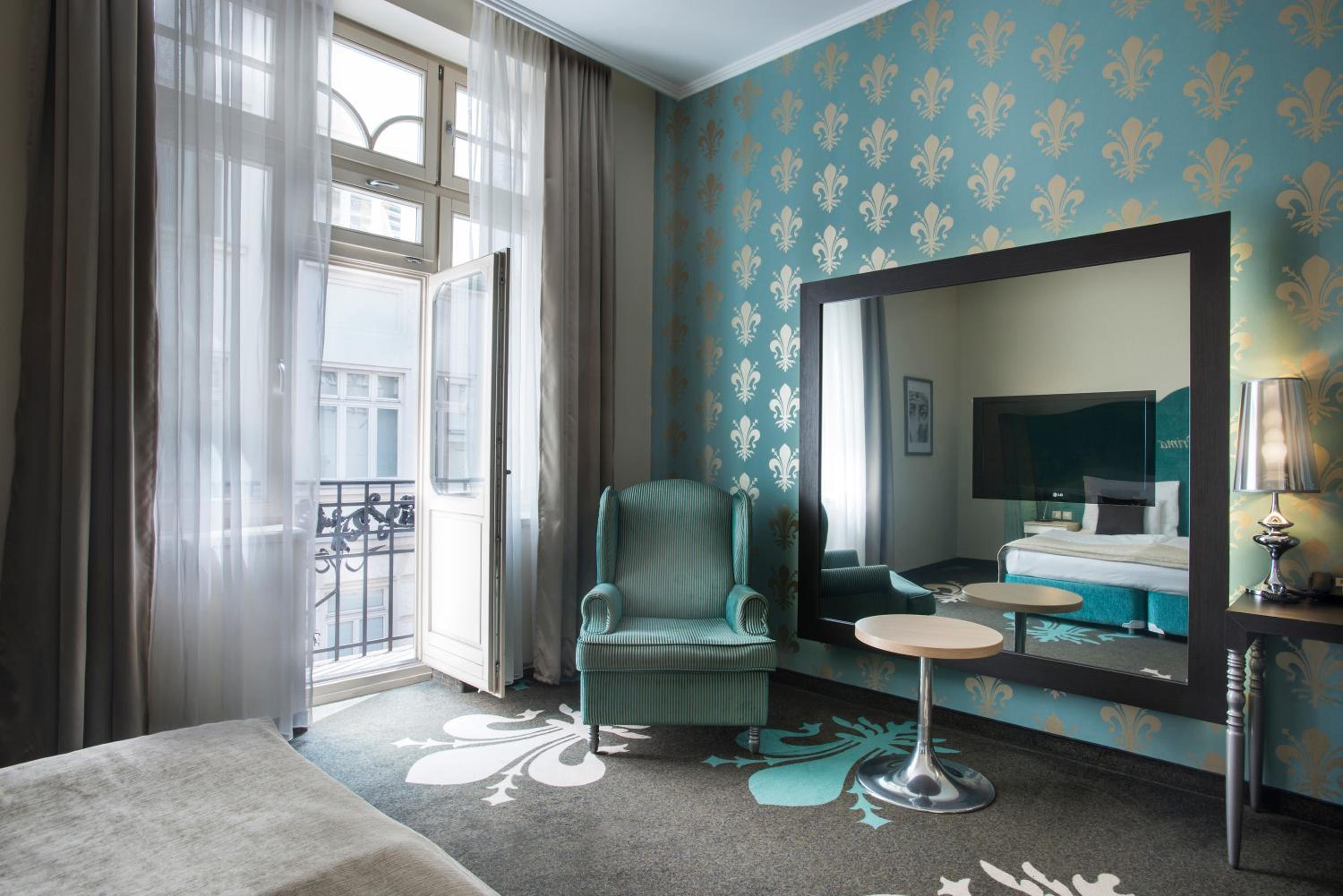 Deluxe Double Plus Room thumbnail 6