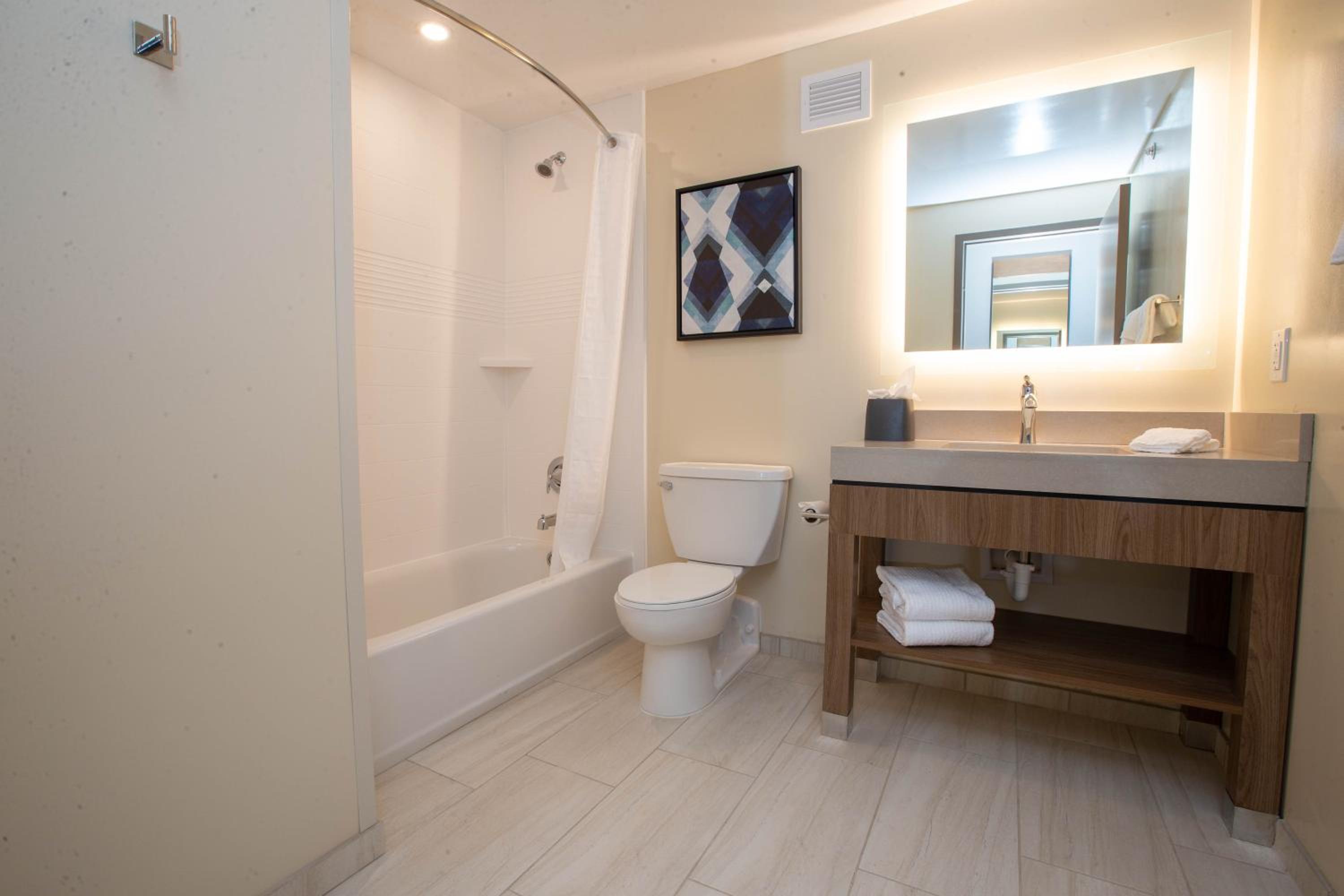 Suite with Two Double Beds - Non-Smoking - Photo 10