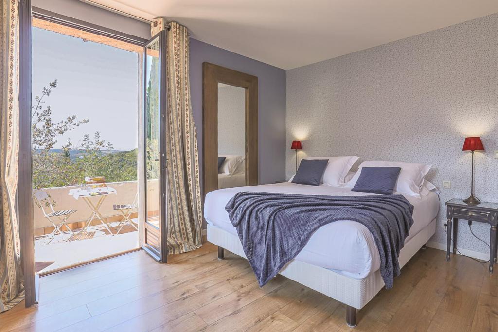 Deluxe Room with Terrace - Photo 4