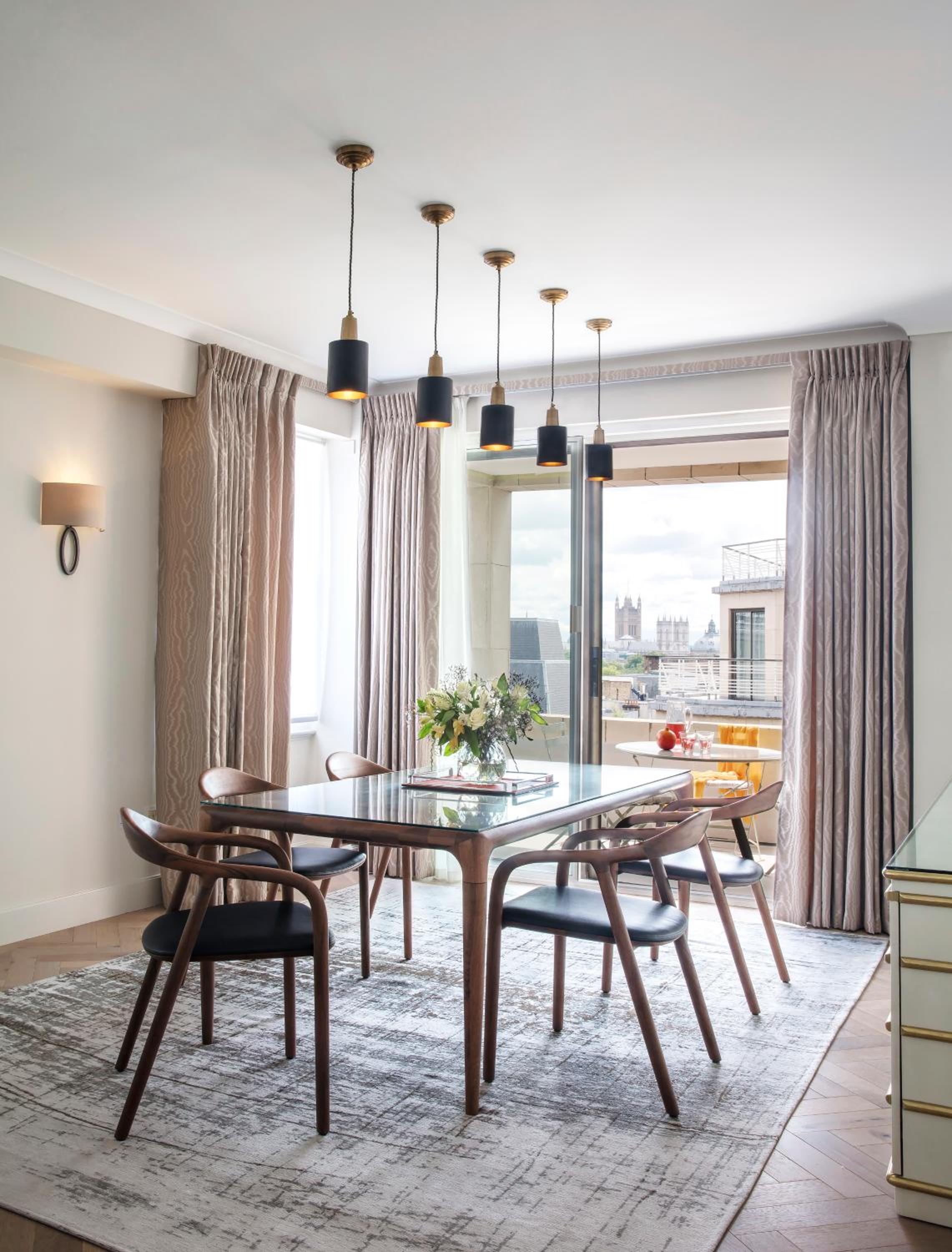 Superior Three-Bedroom Apartment thumbnail 5