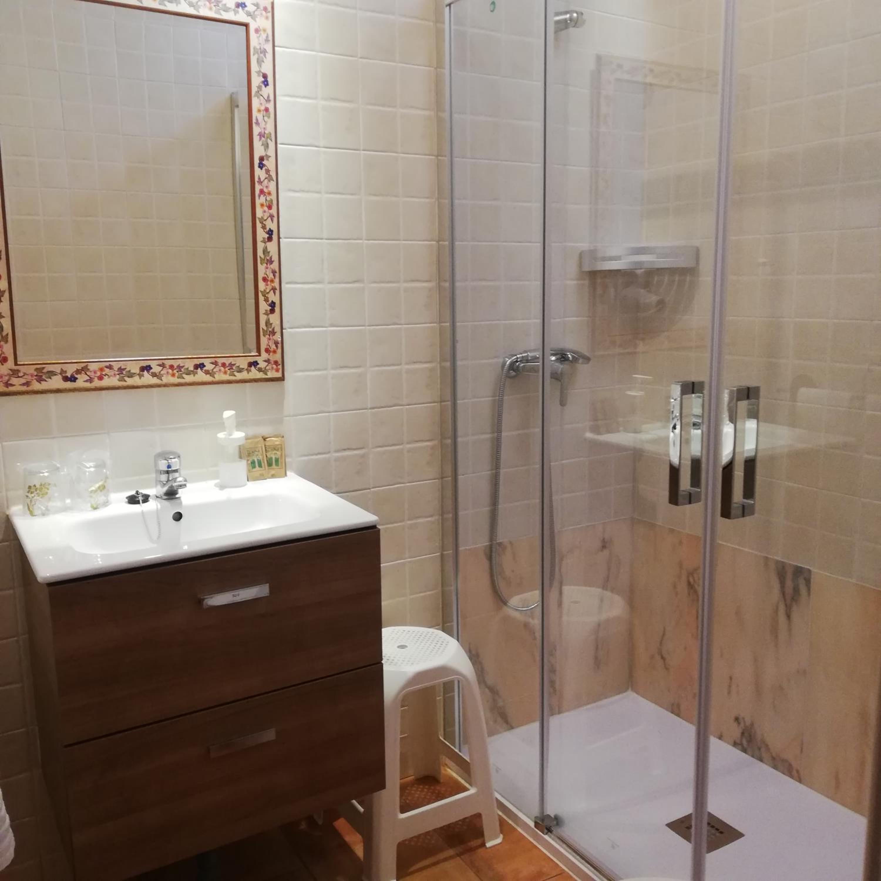 Double or Twin Room - Photo 10