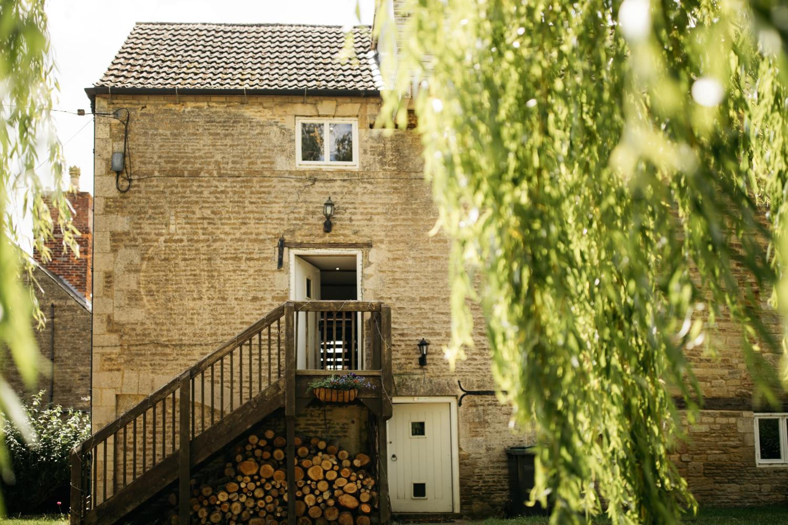 Five-Bedroom House photo 2