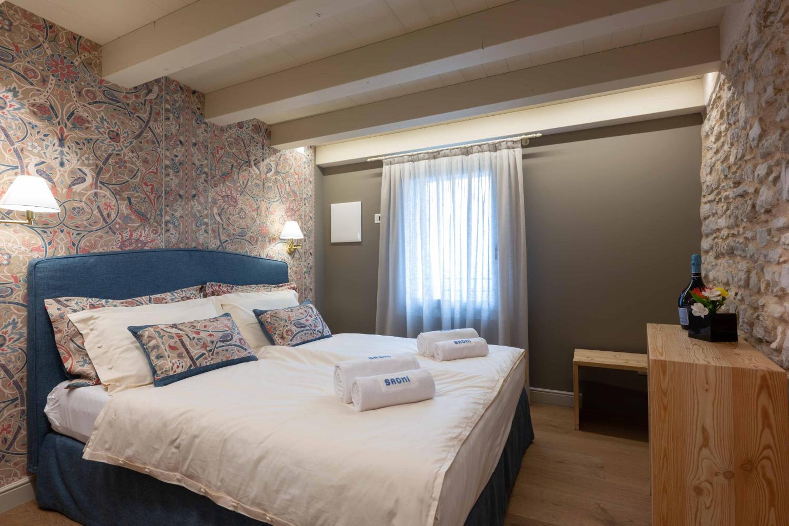 Deluxe Room - Photo 3
