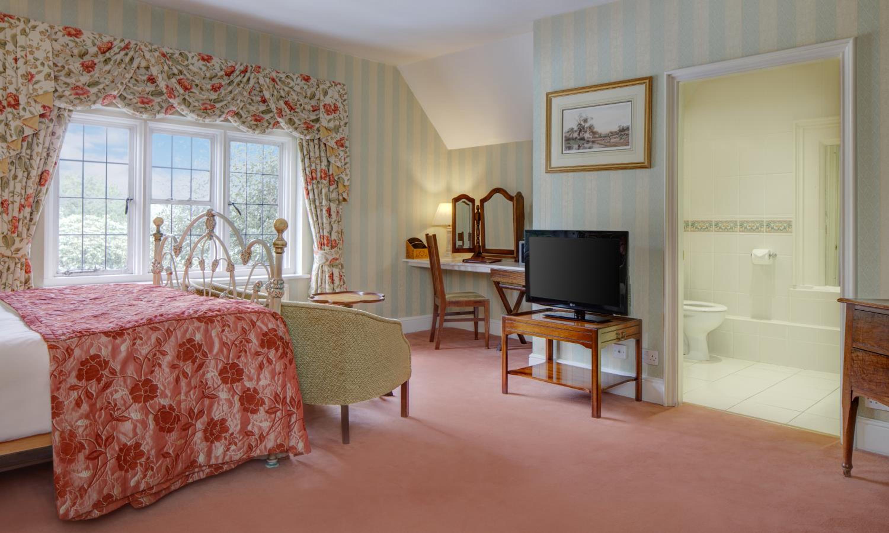 Queen Suite - Photo 6
