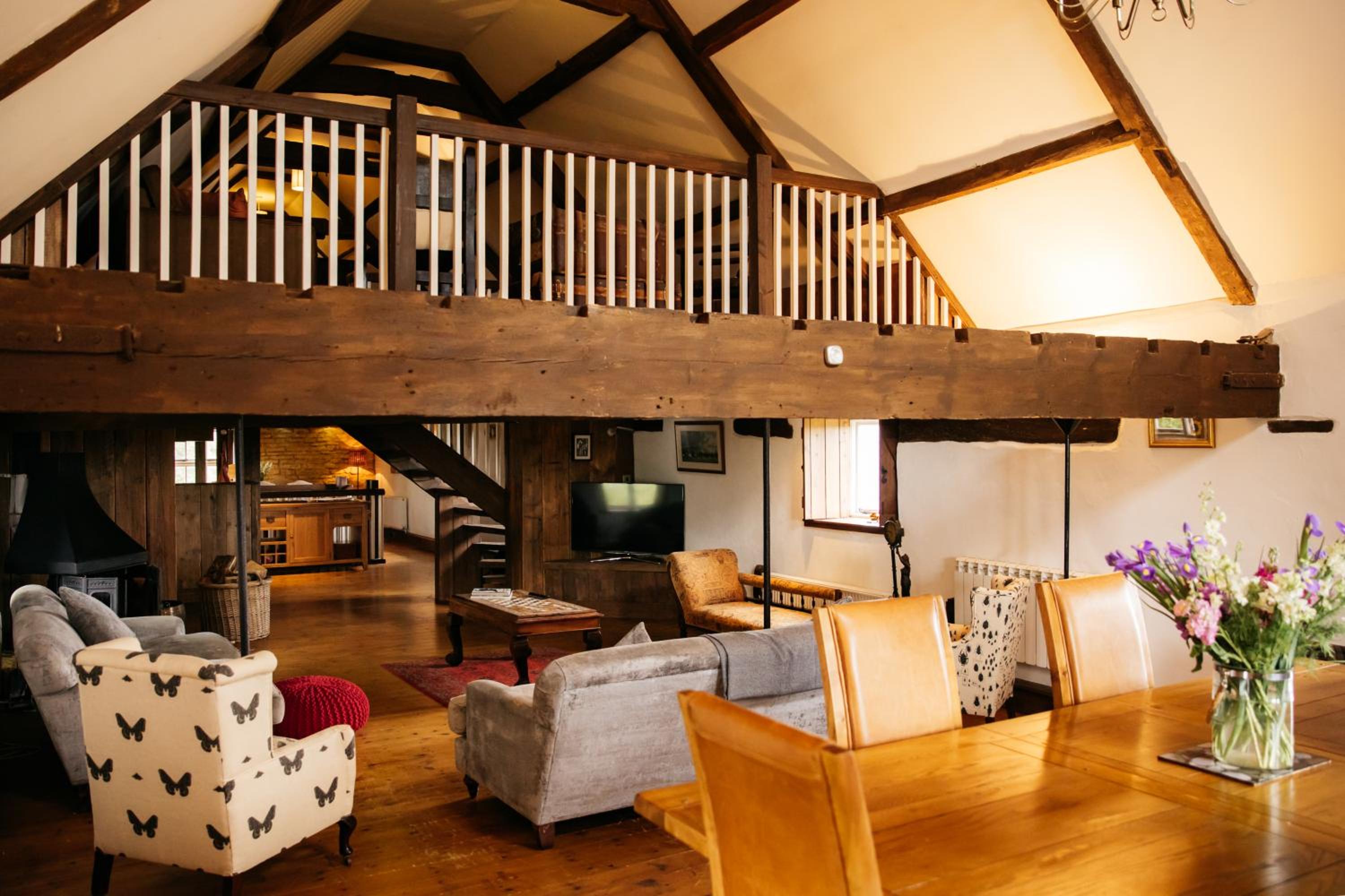 Five-Bedroom House photo 1