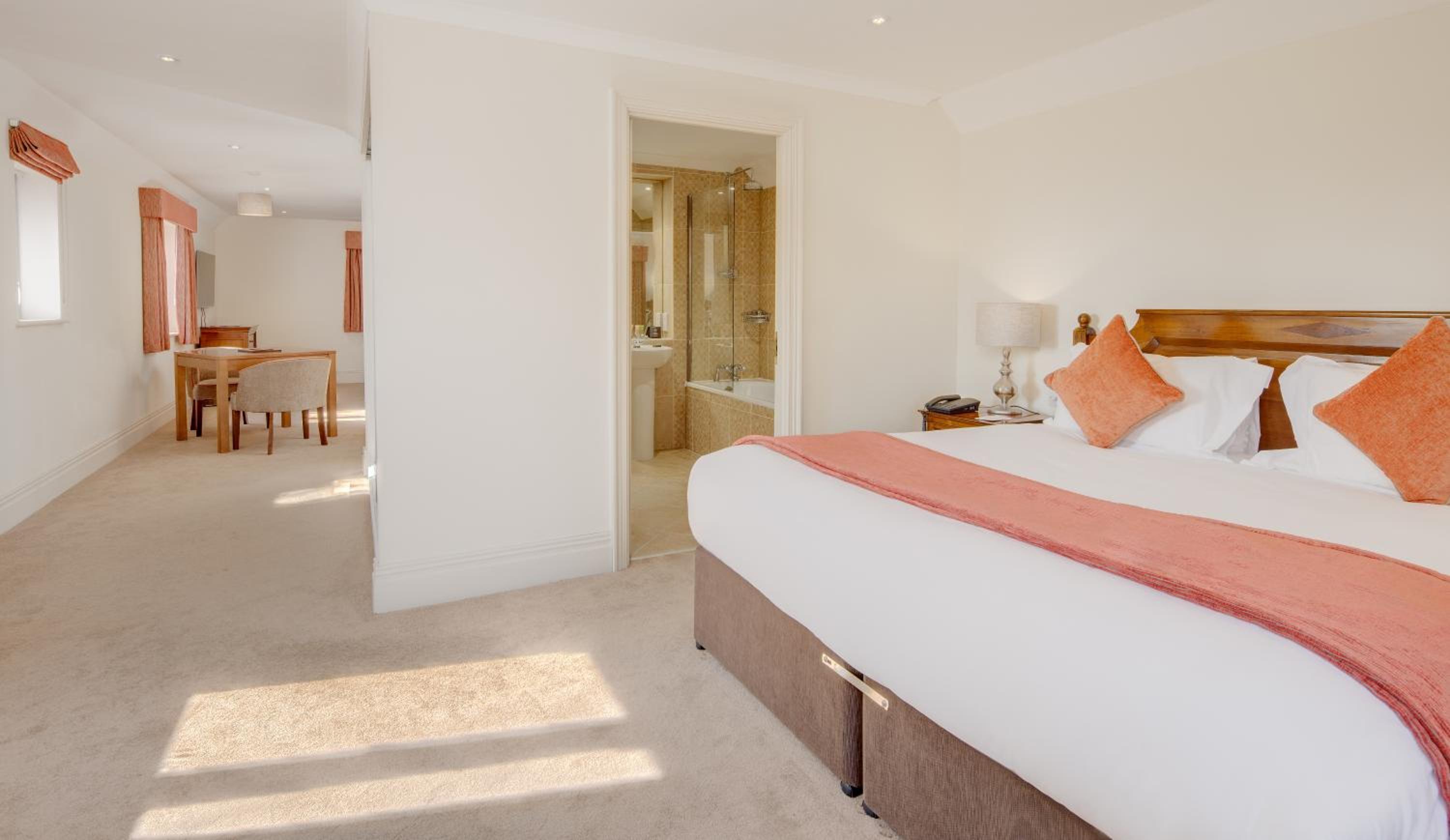 Queen Suite - Photo 3