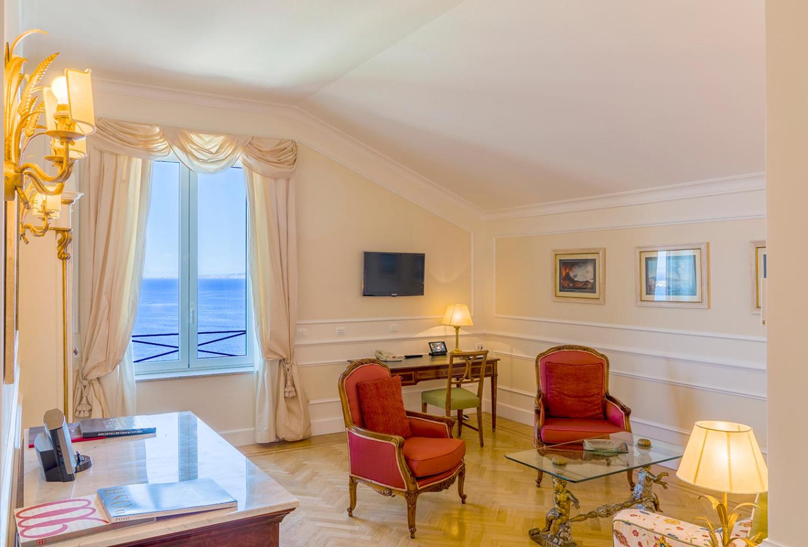 Superior Suite with Sea View - Photo 1