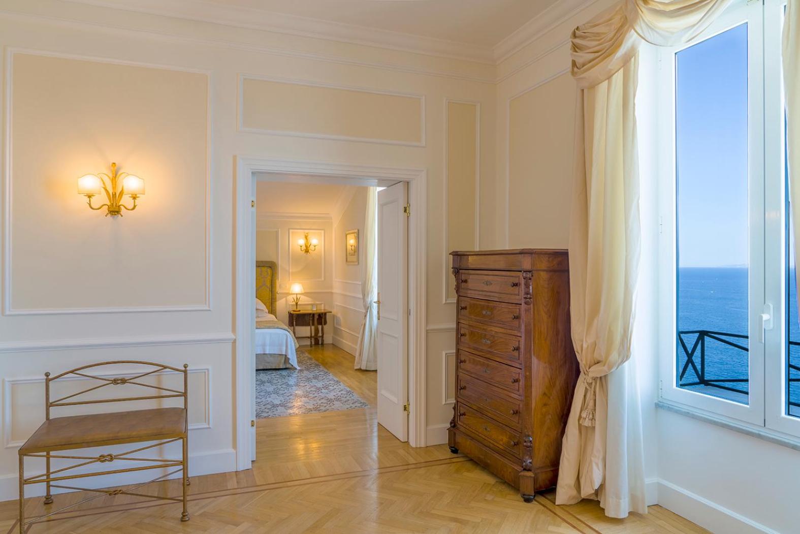 Superior Suite with Sea View - Photo 3