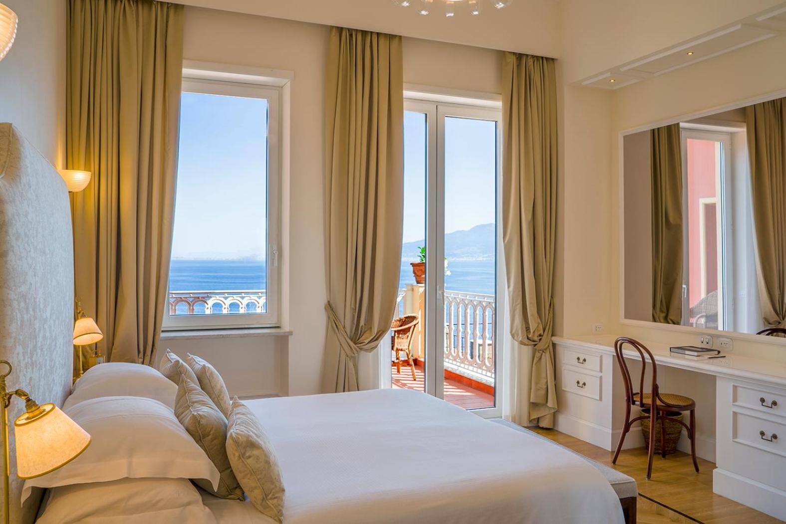 Junior Suite Deluxe with Sea View - Photo 2