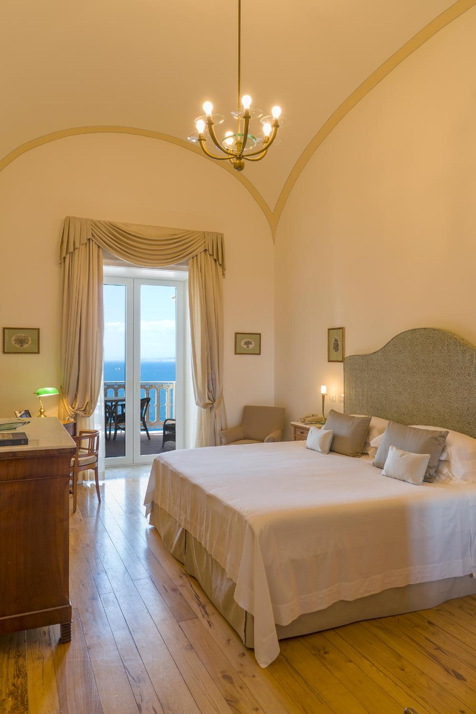 Deluxe Double Room with Sea View - Photo 2