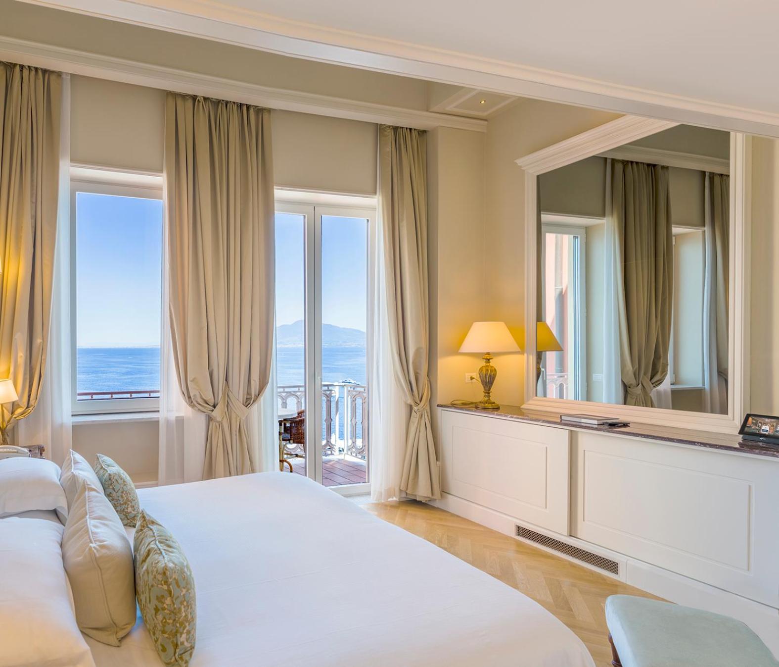 Junior Suite Deluxe with Sea View - Photo 3