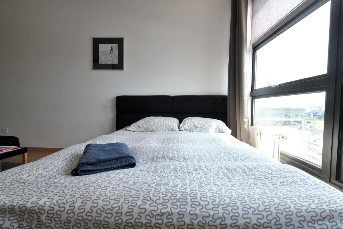 One-Bedroom Apartment - Photo 2