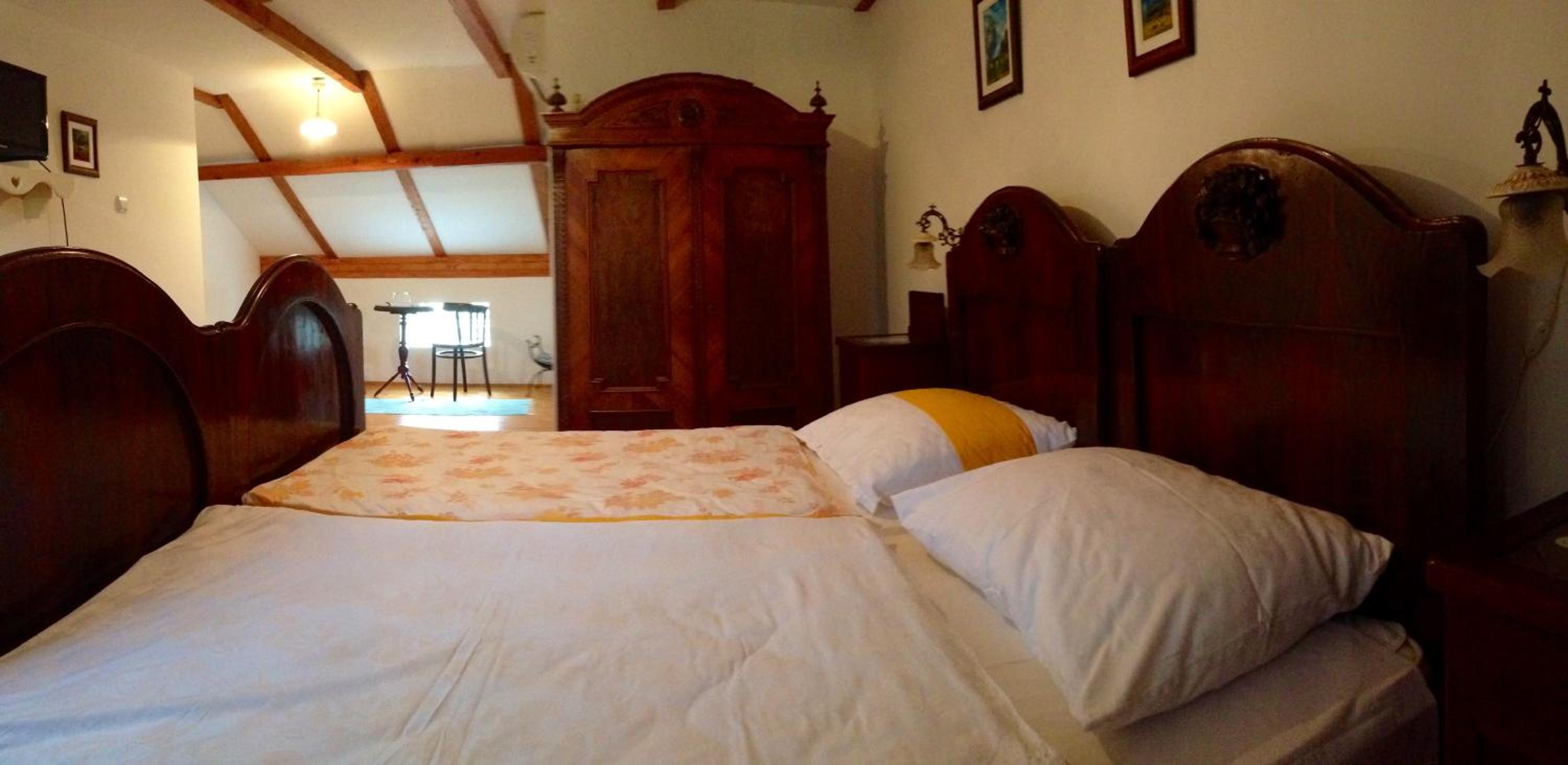 Deluxe Double Room (2 Adults + 1 Child) photo 1