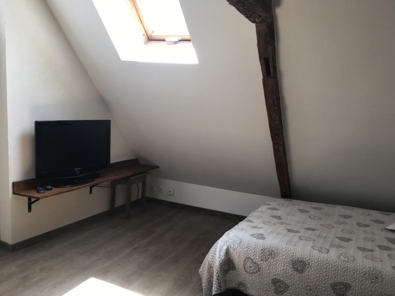 One-Bedroom Apartment photo 3