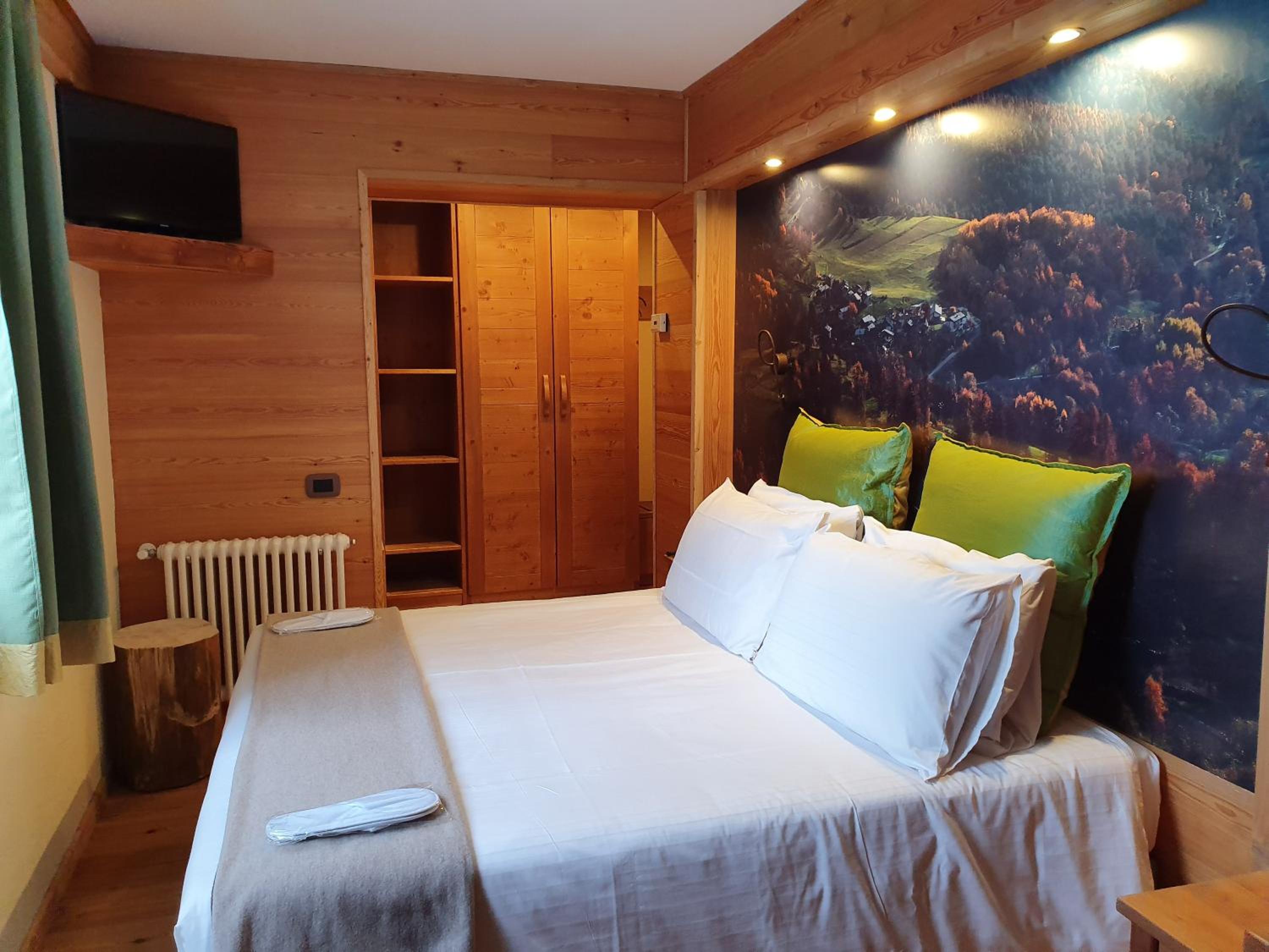Small Double or Twin Room photo 1