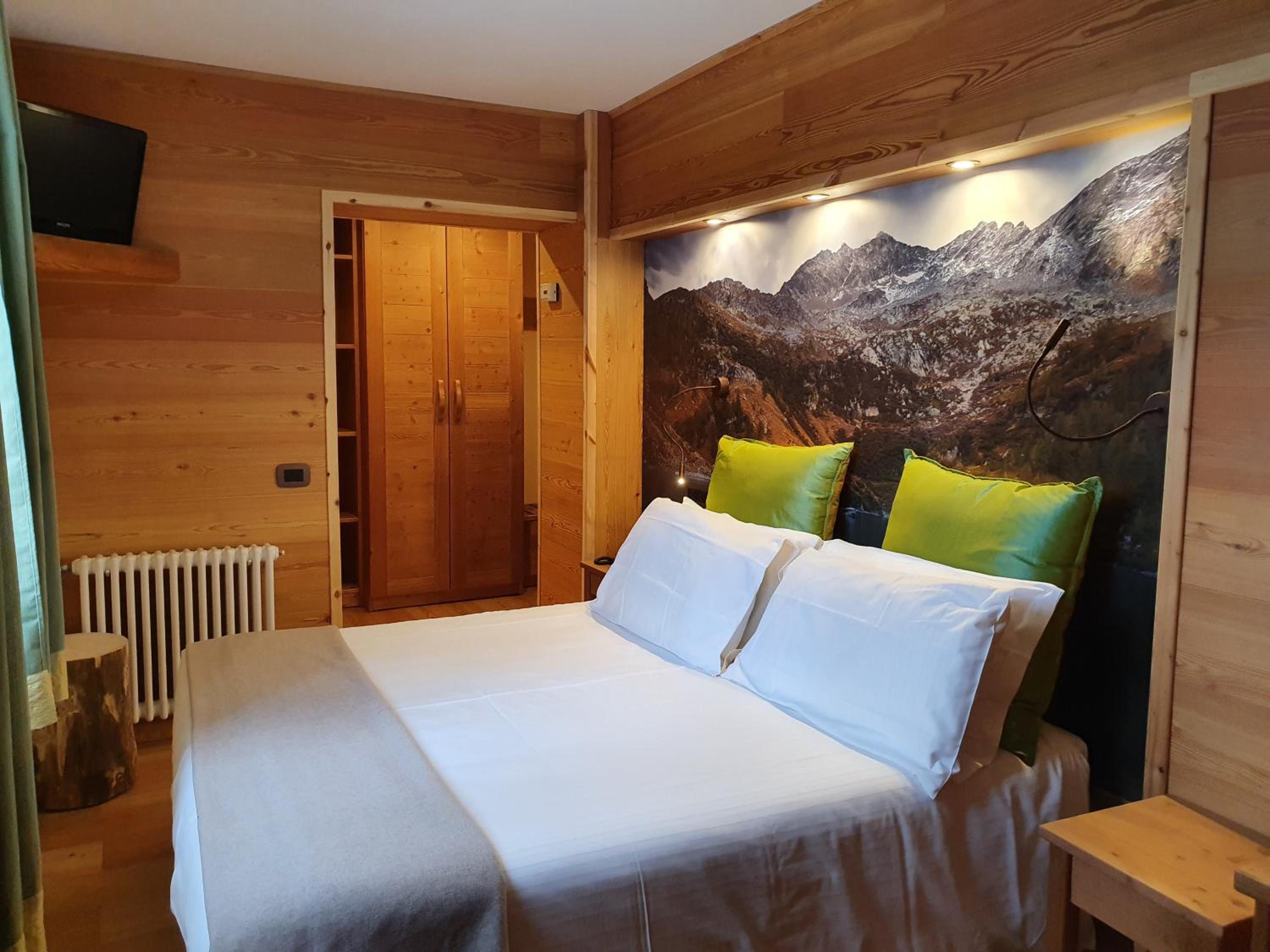 Small Double or Twin Room photo 2